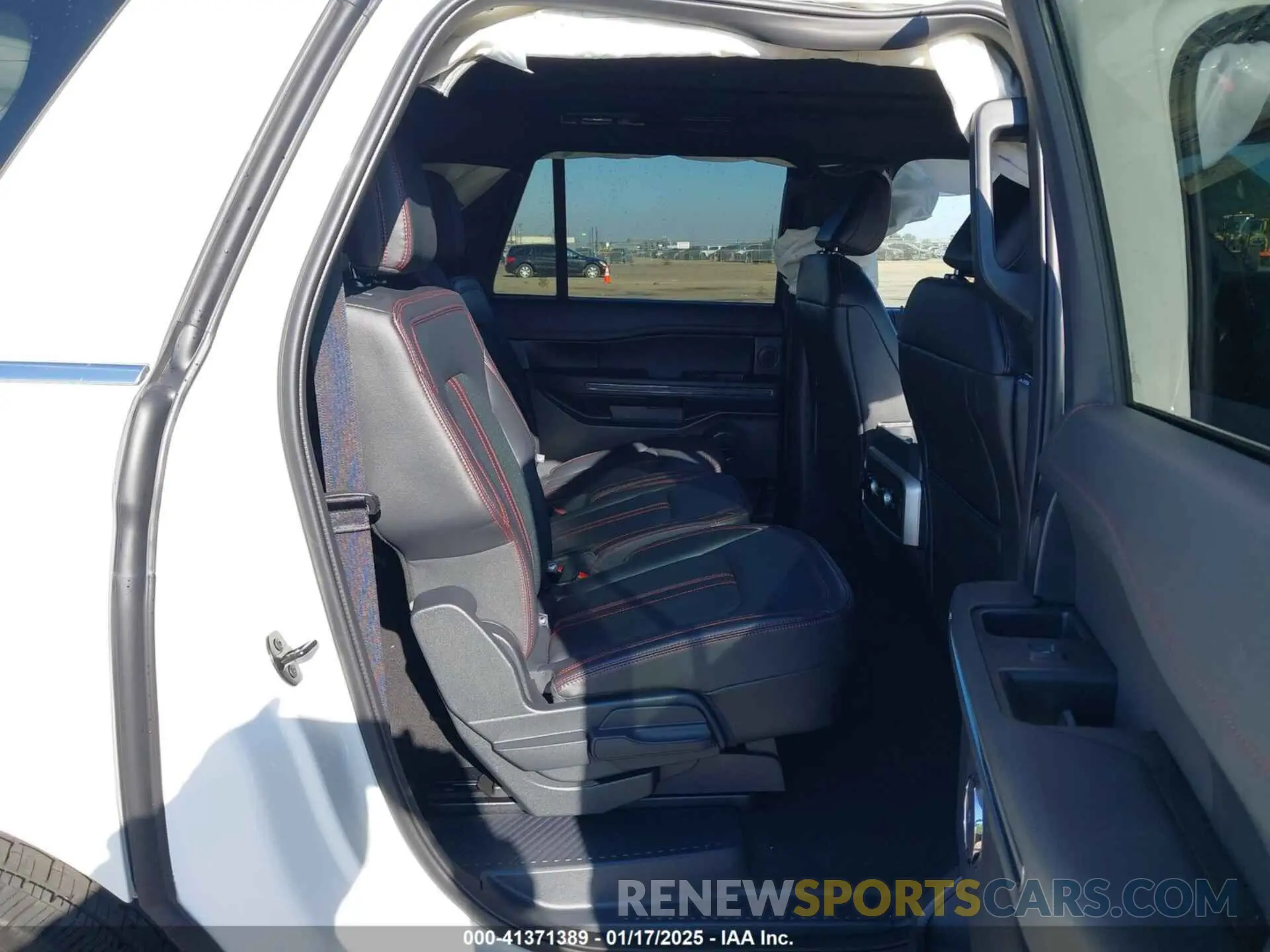 8 fotografías del automóvil dañado 1FMJK2A81REA80001 FORD EXPEDITION 2024