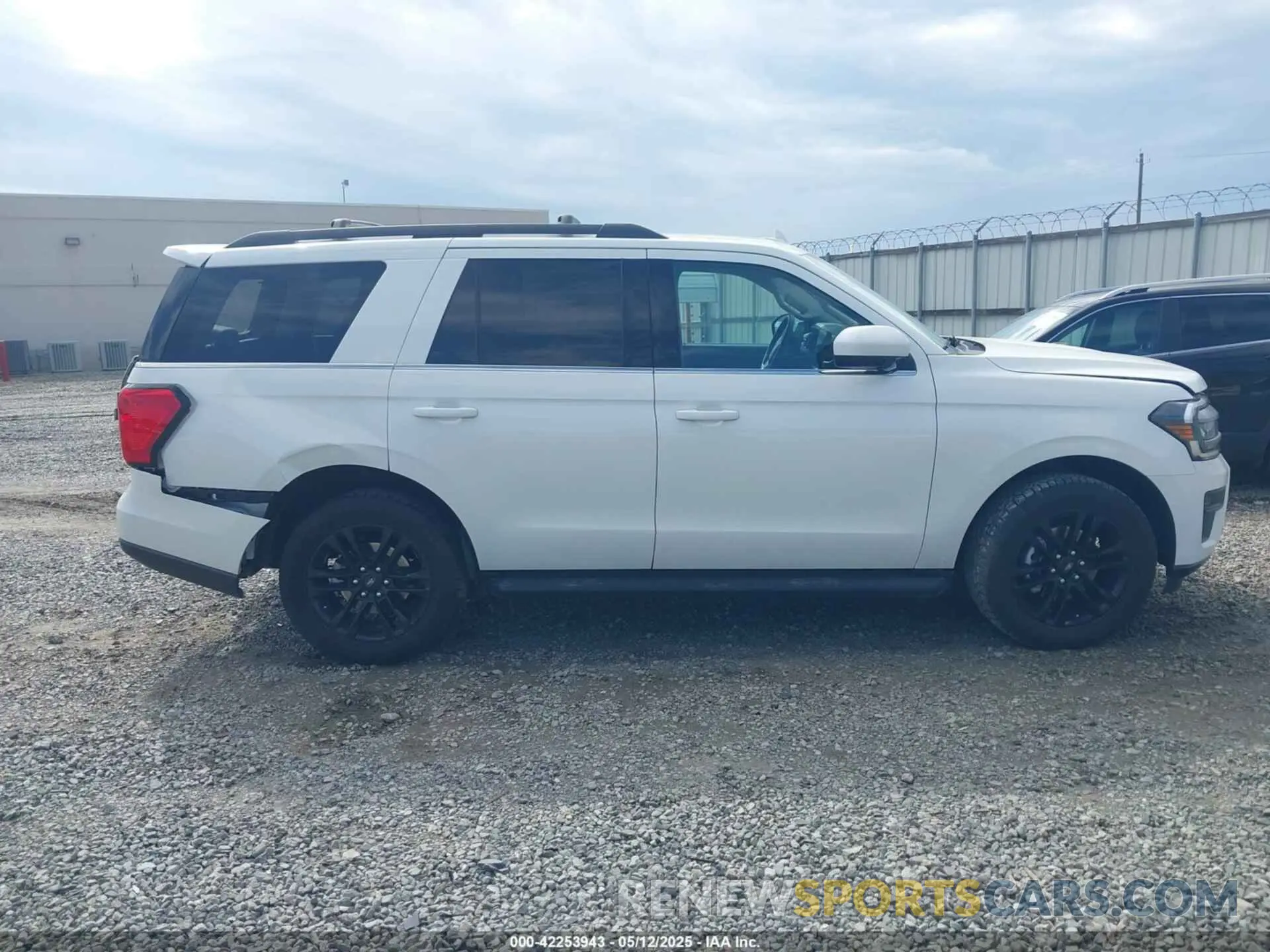 13 fotografías del automóvil dañado 1FMJU1H87REA59678 FORD EXPEDITION 2024