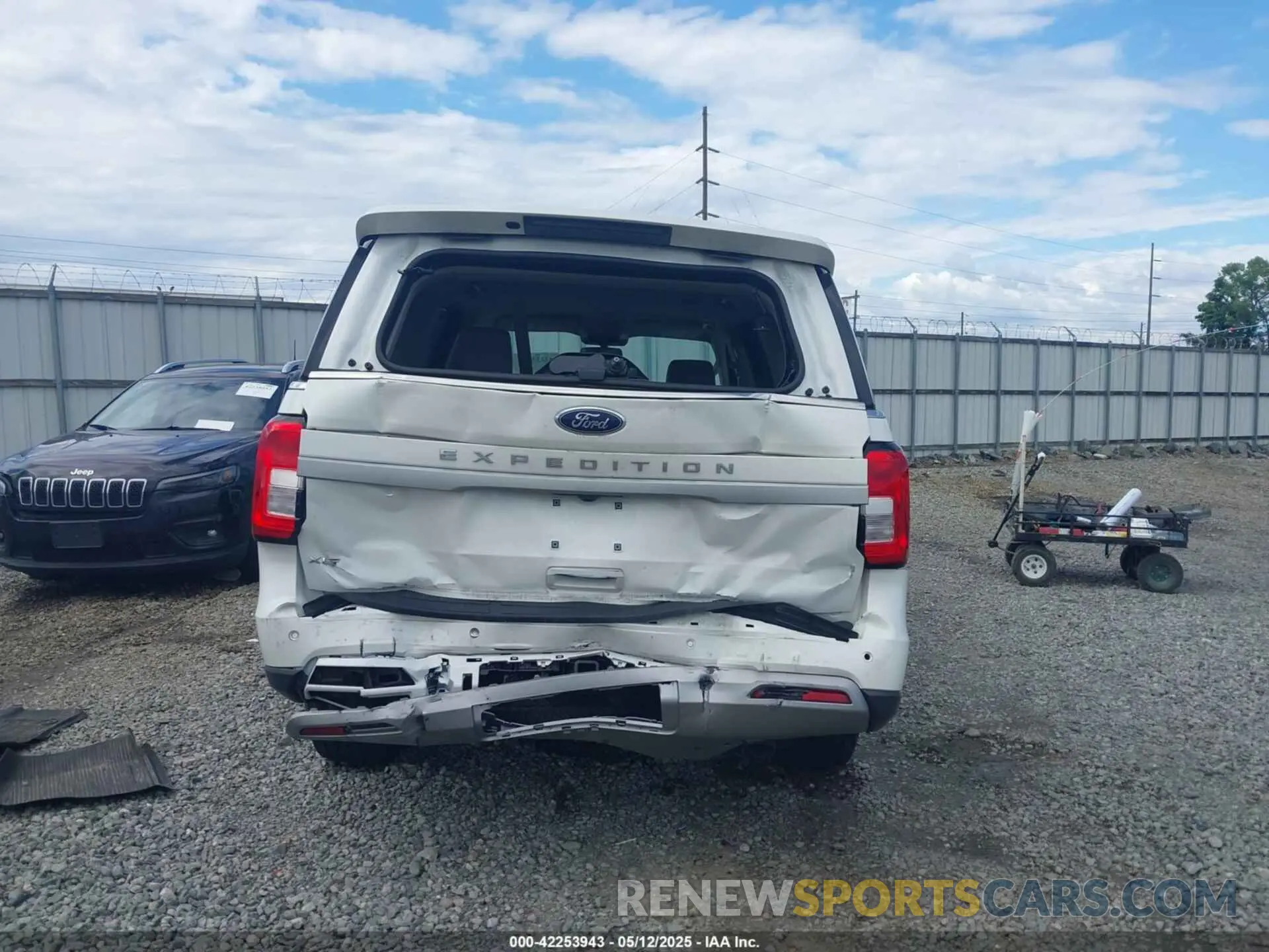 16 fotografías del automóvil dañado 1FMJU1H87REA59678 FORD EXPEDITION 2024