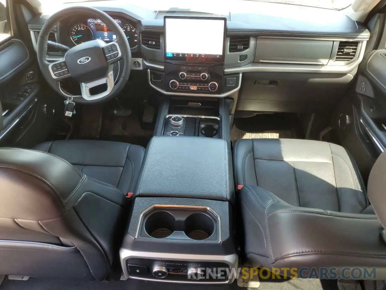 8 fotografías del automóvil dañado 1FMJU1J81REA56074 FORD EXPEDITION 2024