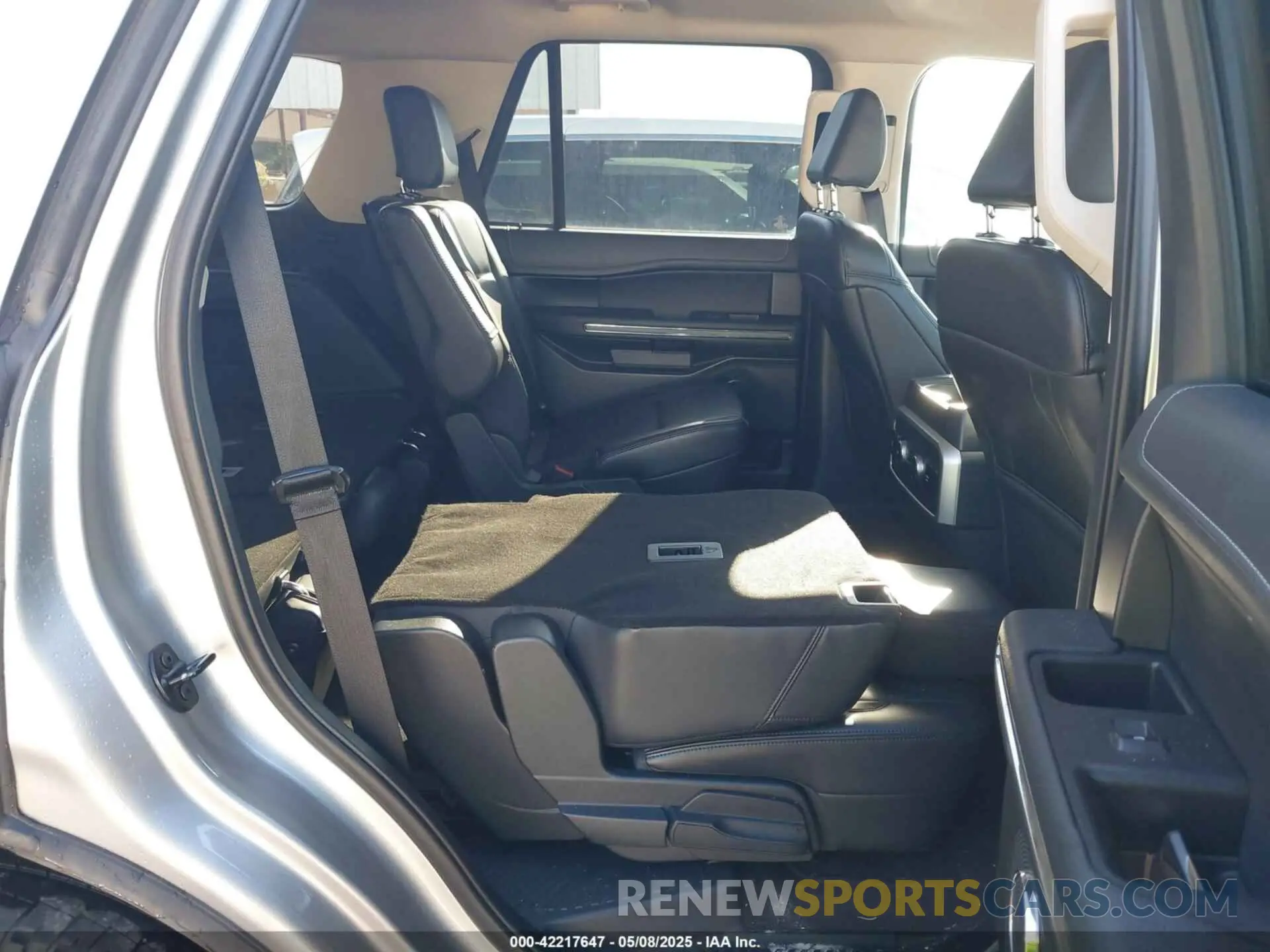 8 fotografías del automóvil dañado 1FMJU1J89REA34338 FORD EXPEDITION 2024