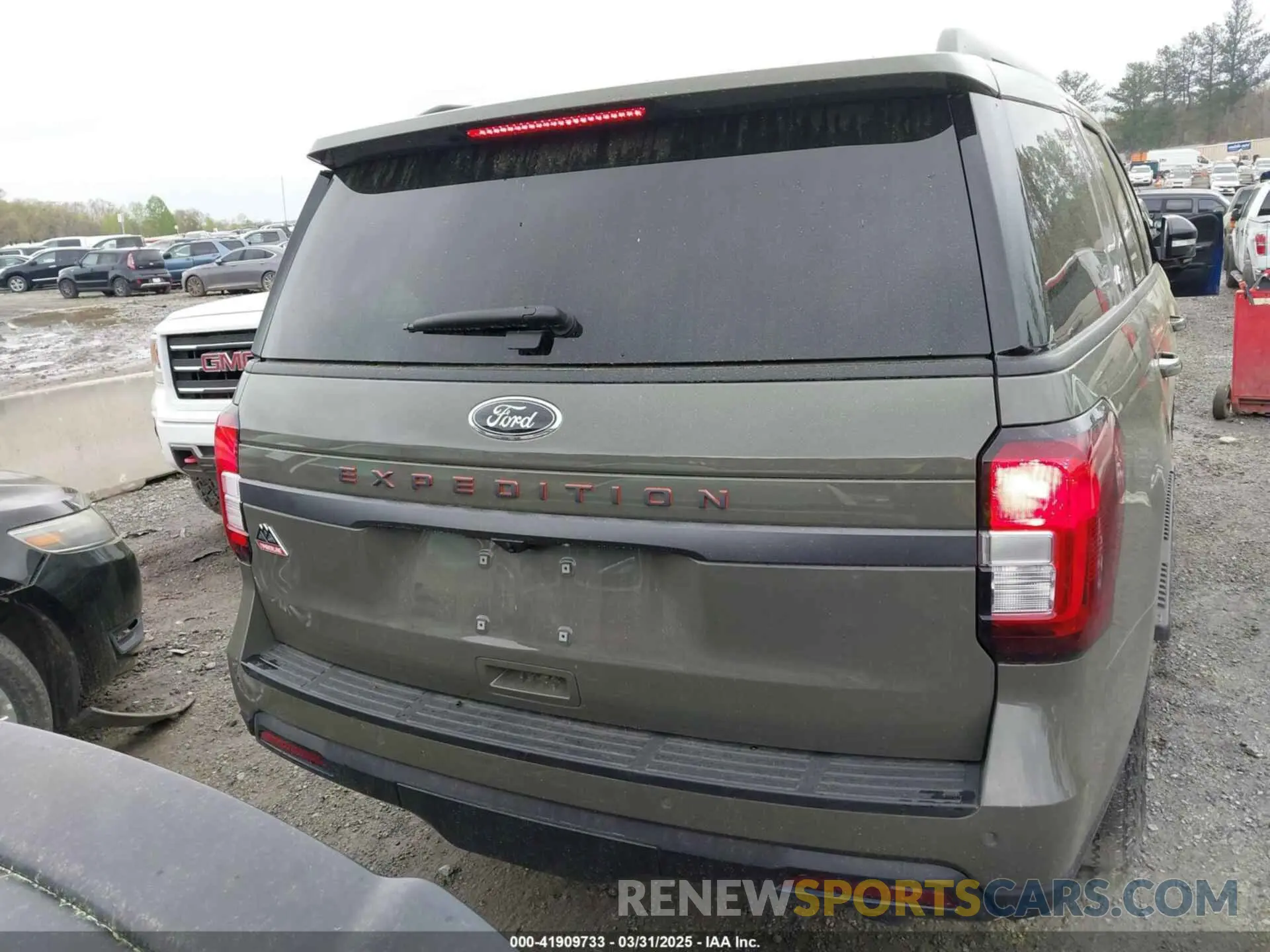 16 fotografías del automóvil dañado 1FMJU1RG6REA91947 FORD EXPEDITION 2024