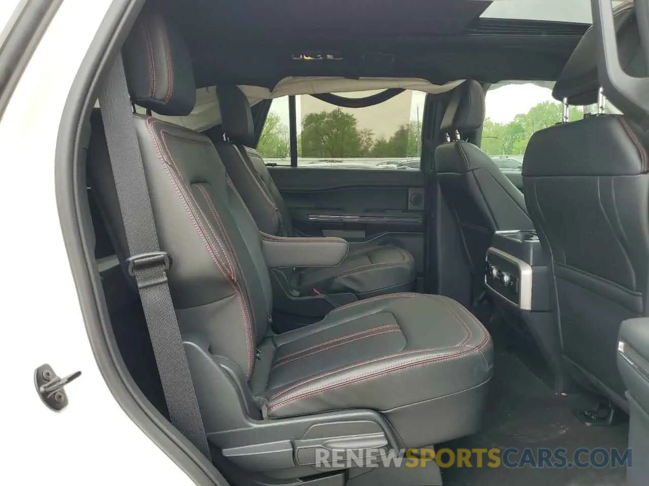 11 fotografías del automóvil dañado 1FMJU2A80REA78394 FORD EXPEDITION 2024