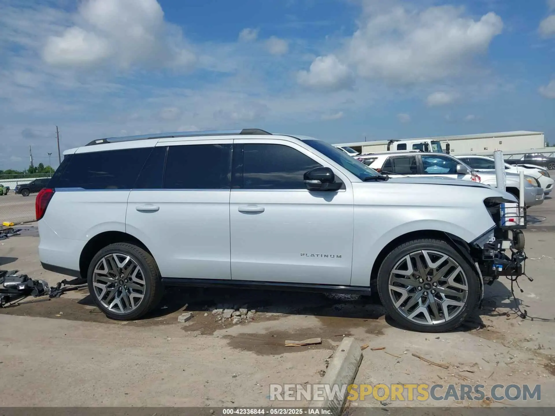 14 fotografías del automóvil dañado 1FMJU1MG1SEA13900 FORD EXPEDITION 2025