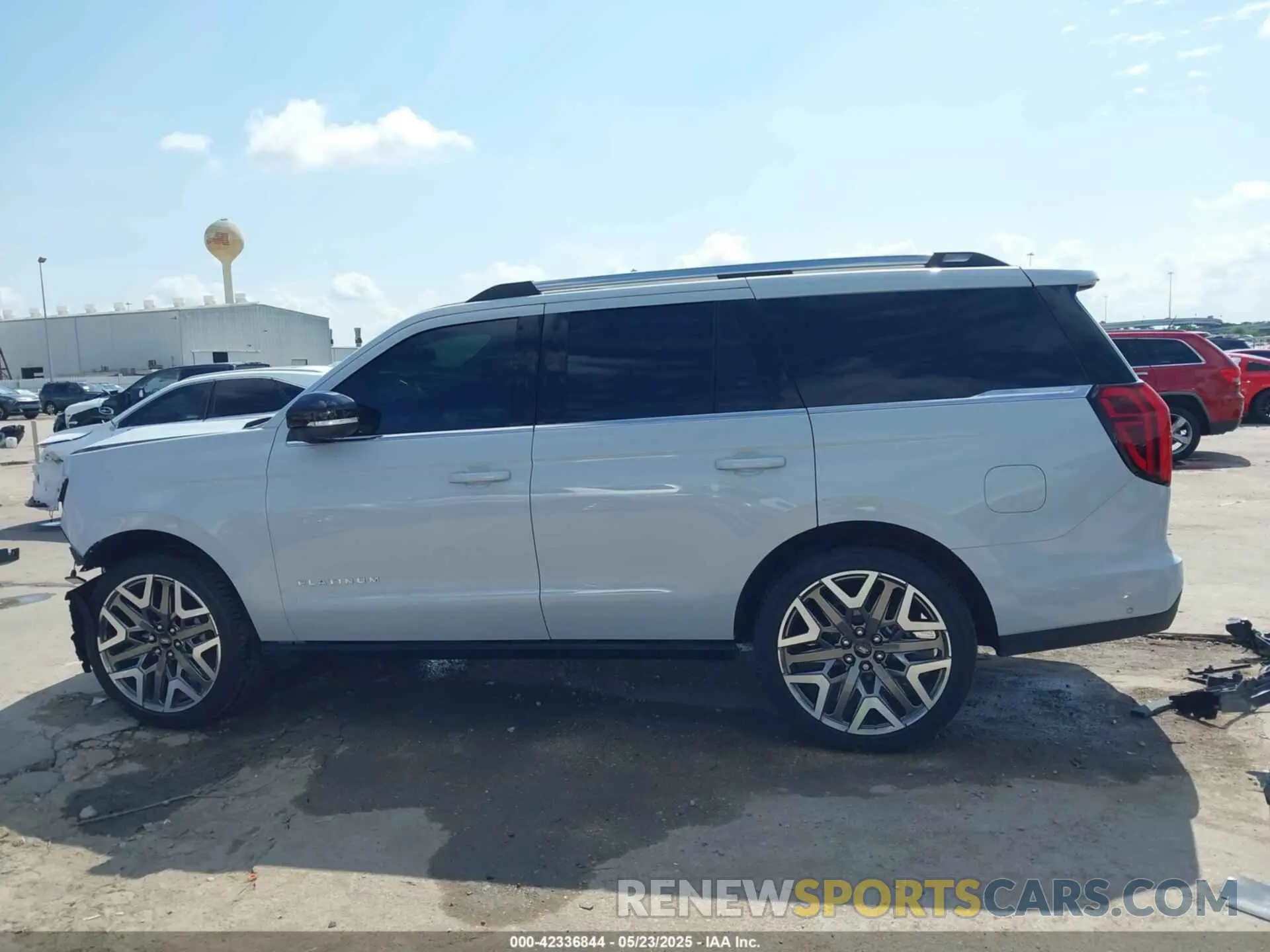 15 fotografías del automóvil dañado 1FMJU1MG1SEA13900 FORD EXPEDITION 2025