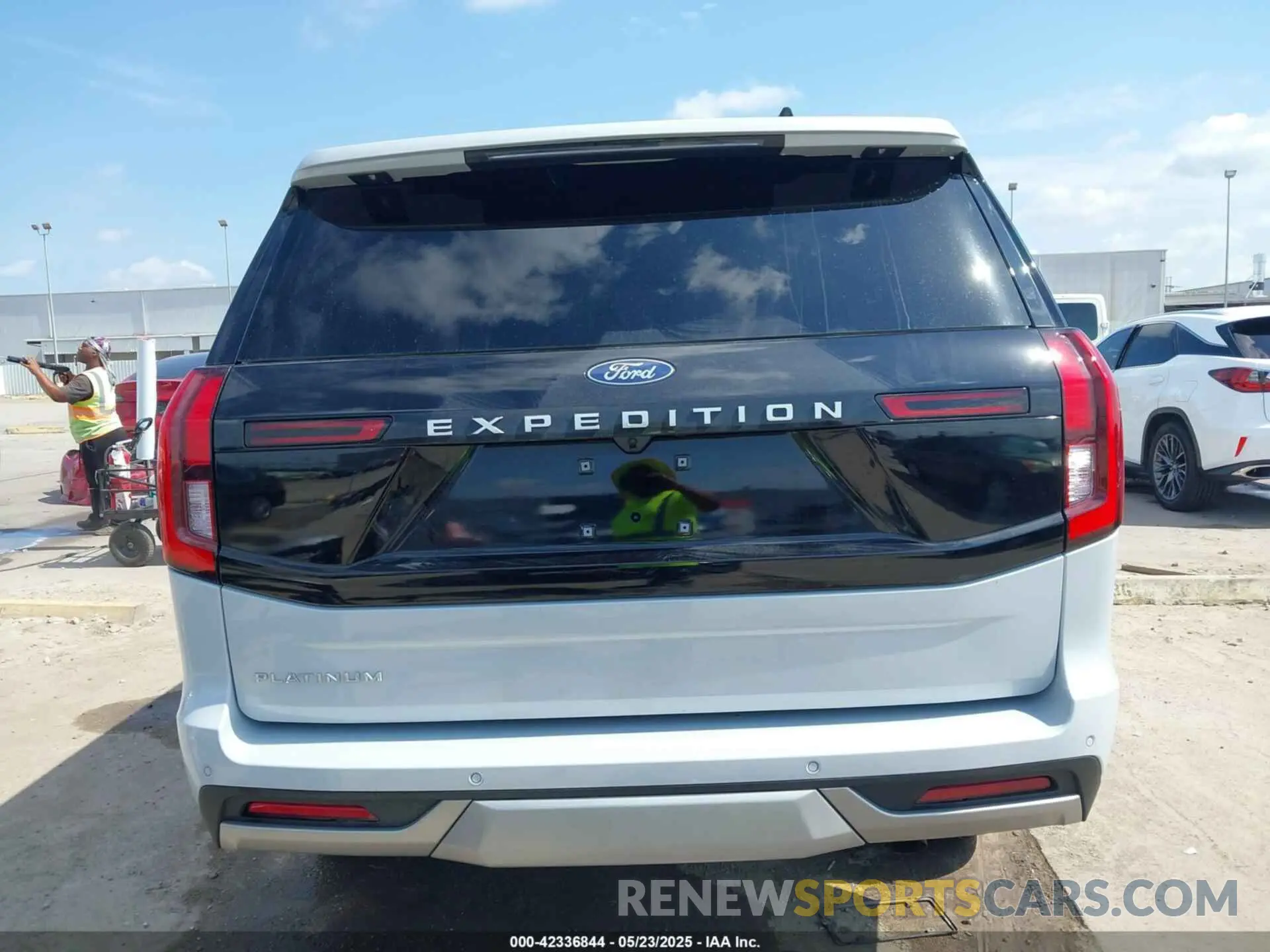 17 fotografías del automóvil dañado 1FMJU1MG1SEA13900 FORD EXPEDITION 2025