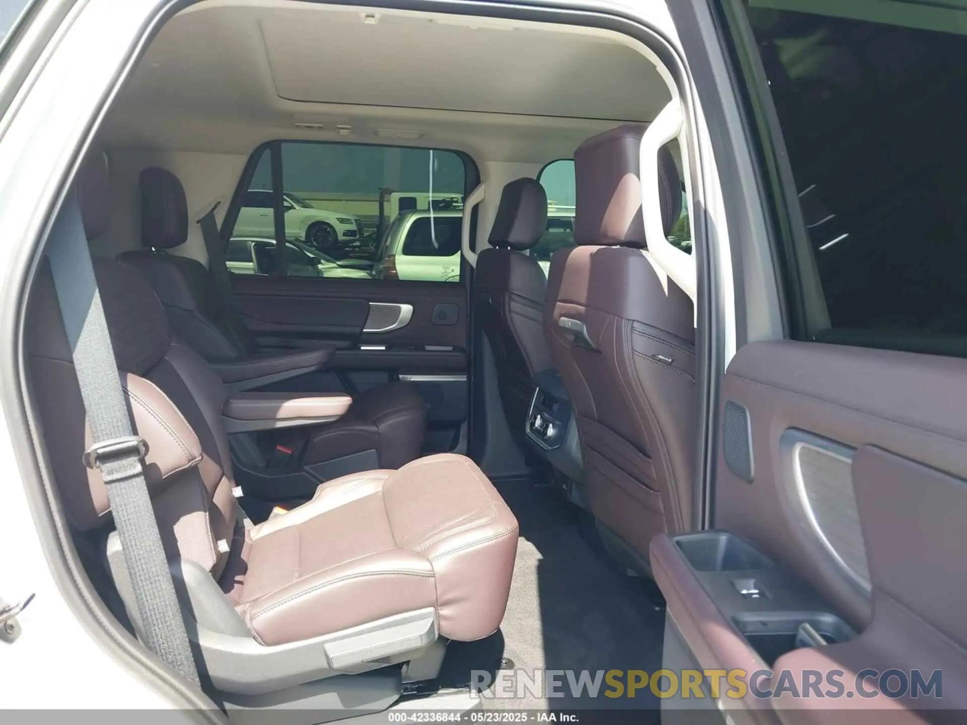 8 fotografías del automóvil dañado 1FMJU1MG1SEA13900 FORD EXPEDITION 2025