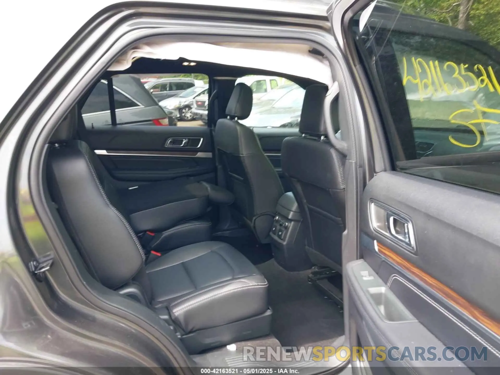 8 fotografías del automóvil dañado 1FM5K7F83KGB03425 FORD EXPLORER 2019