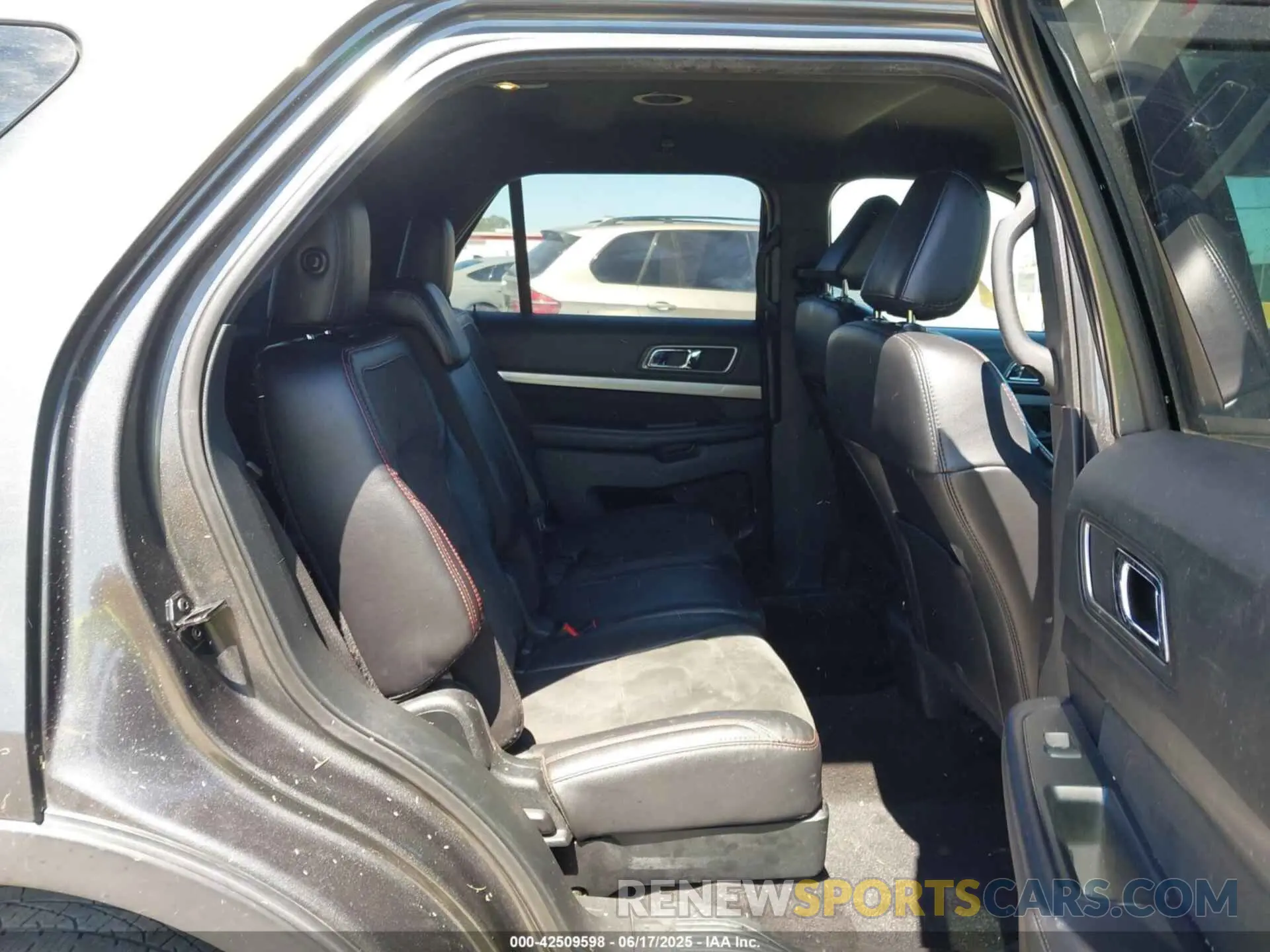8 fotografías del automóvil dañado 1FM5K8D89KGA52506 FORD EXPLORER 2019
