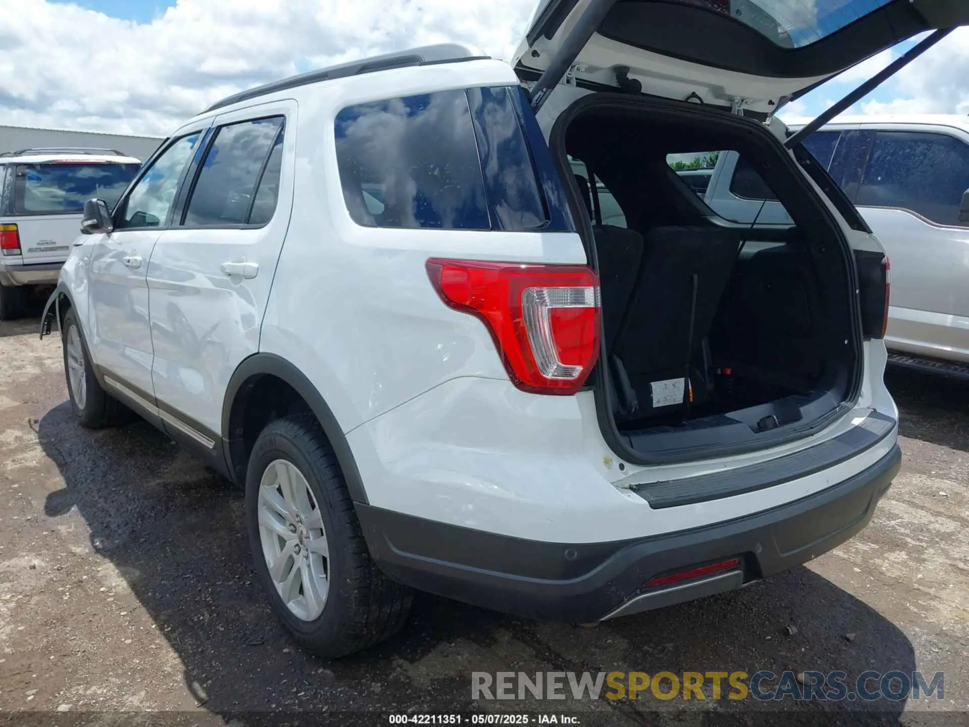 3 fotografías del automóvil dañado 1FM5K8D89KGB26104 FORD EXPLORER 2019