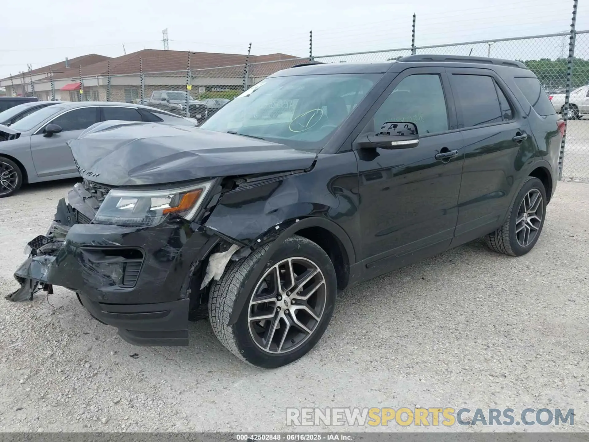 2 fotografías del automóvil dañado 1FM5K8GT0KGB43468 FORD EXPLORER 2019