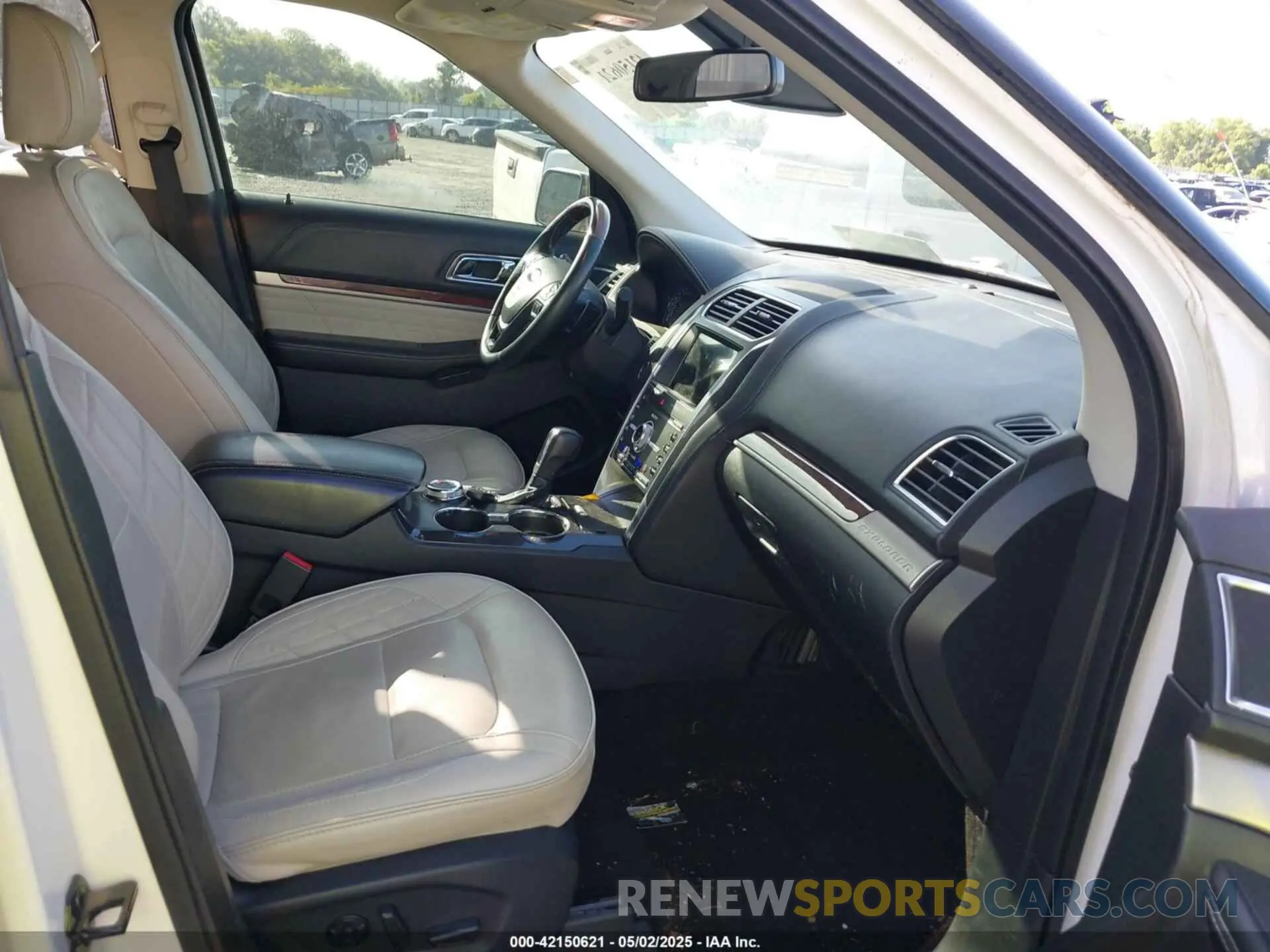 5 fotografías del automóvil dañado 1FM5K8HT5KGA58043 FORD EXPLORER 2019