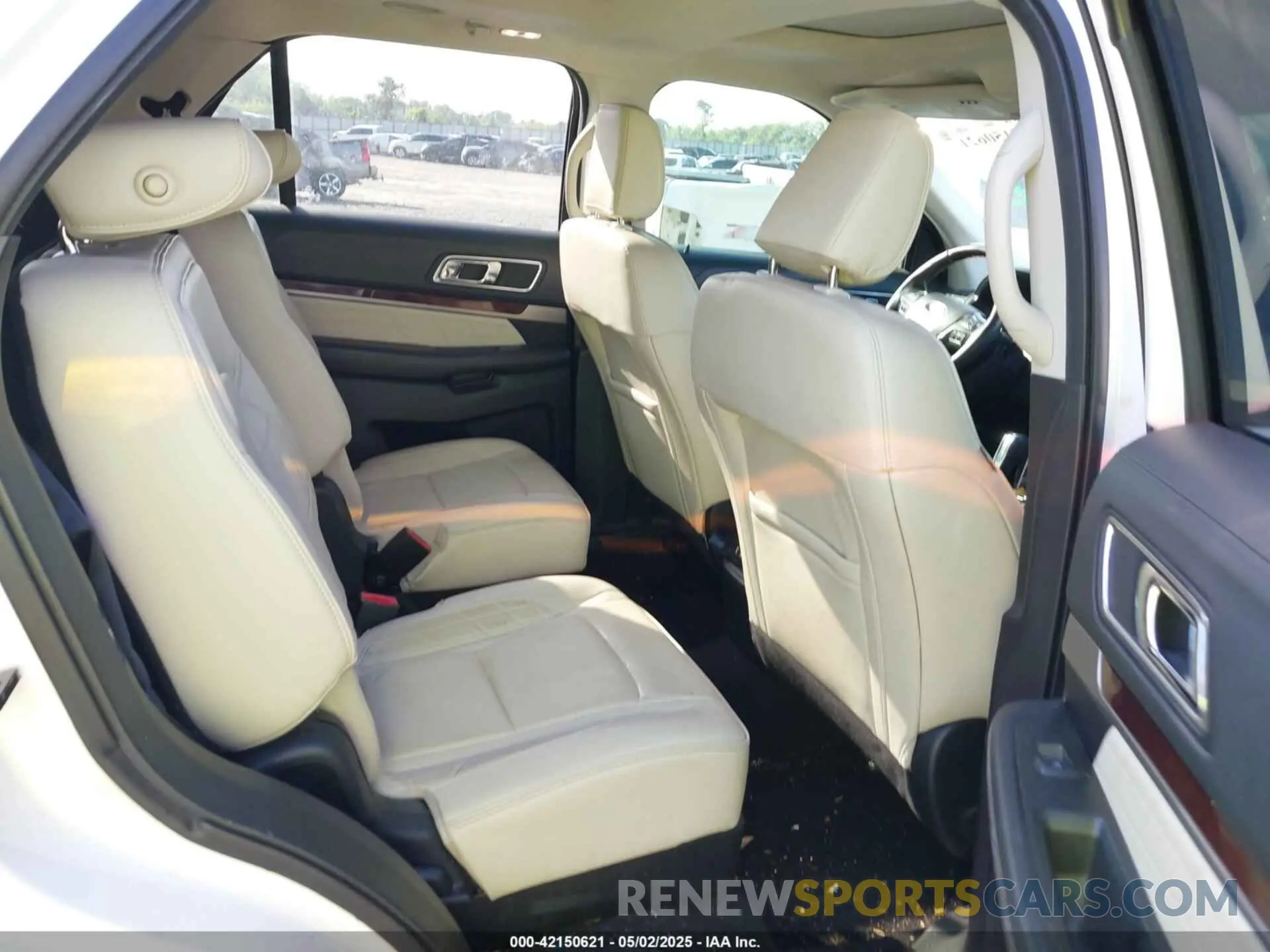 8 fotografías del automóvil dañado 1FM5K8HT5KGA58043 FORD EXPLORER 2019