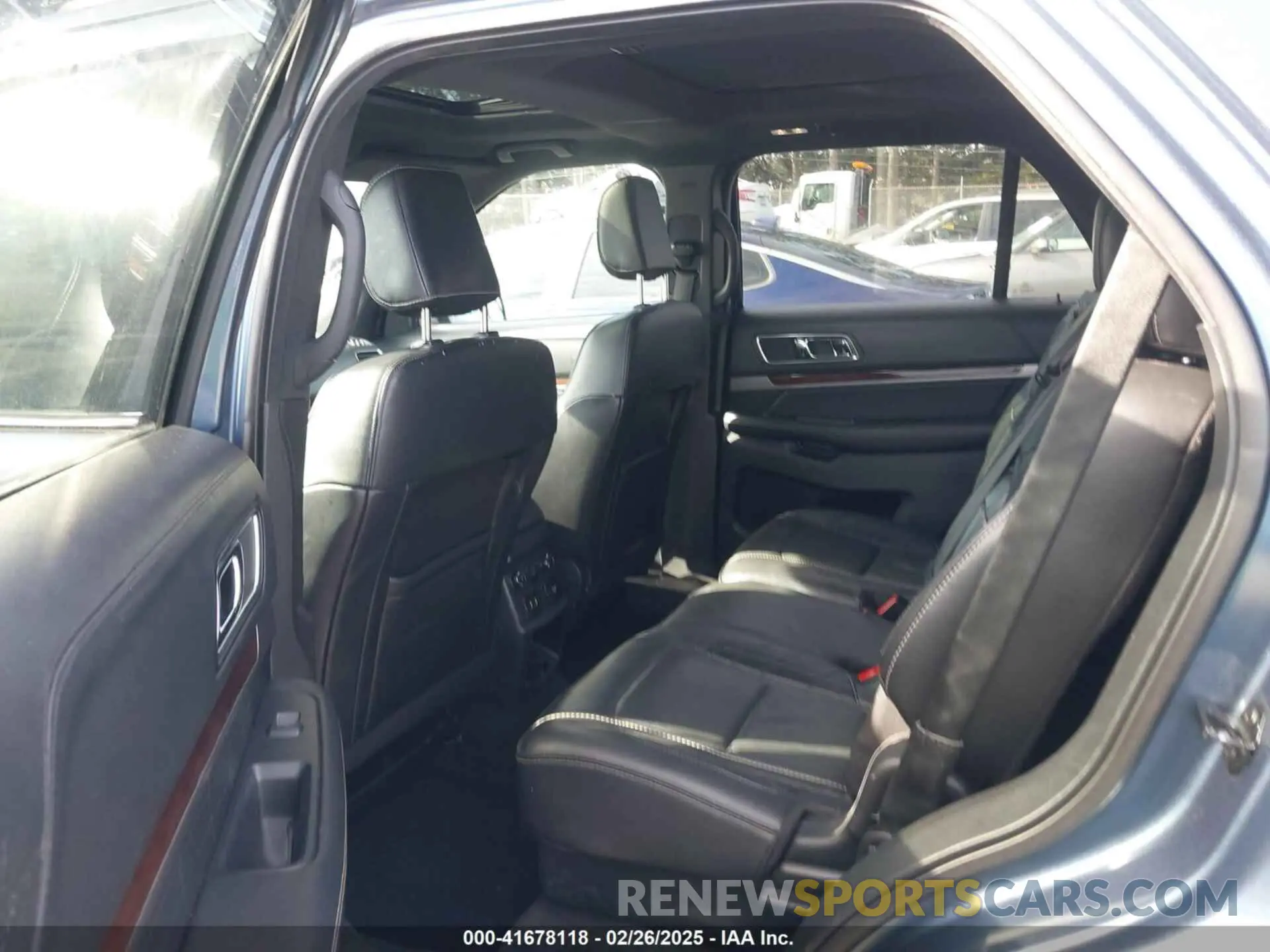 8 fotografías del automóvil dañado 1FM5K8HT7KGA10396 FORD EXPLORER 2019