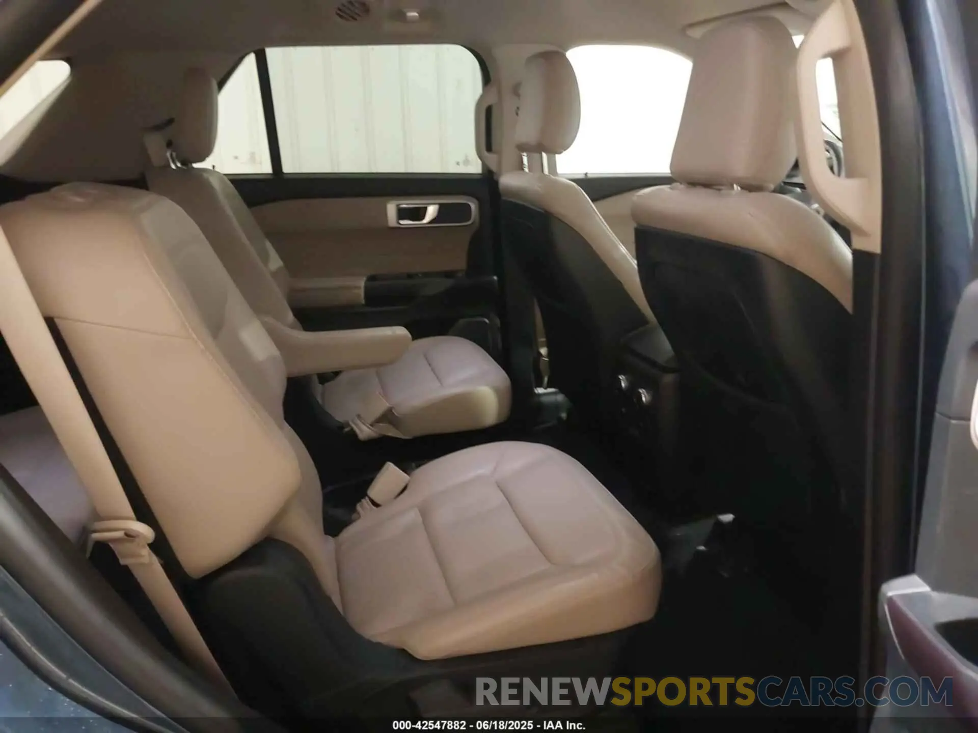 8 fotografías del automóvil dañado 1FMSK8DH6LGB53670 FORD EXPLORER 2020