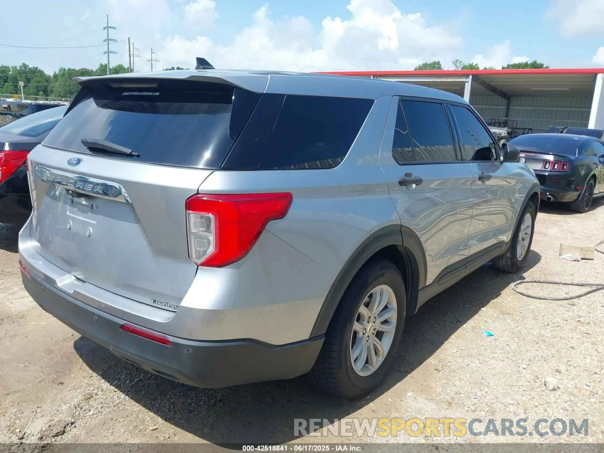 4 fotografías del automóvil dañado 1FMSK7BH1MGB20011 FORD EXPLORER 2021