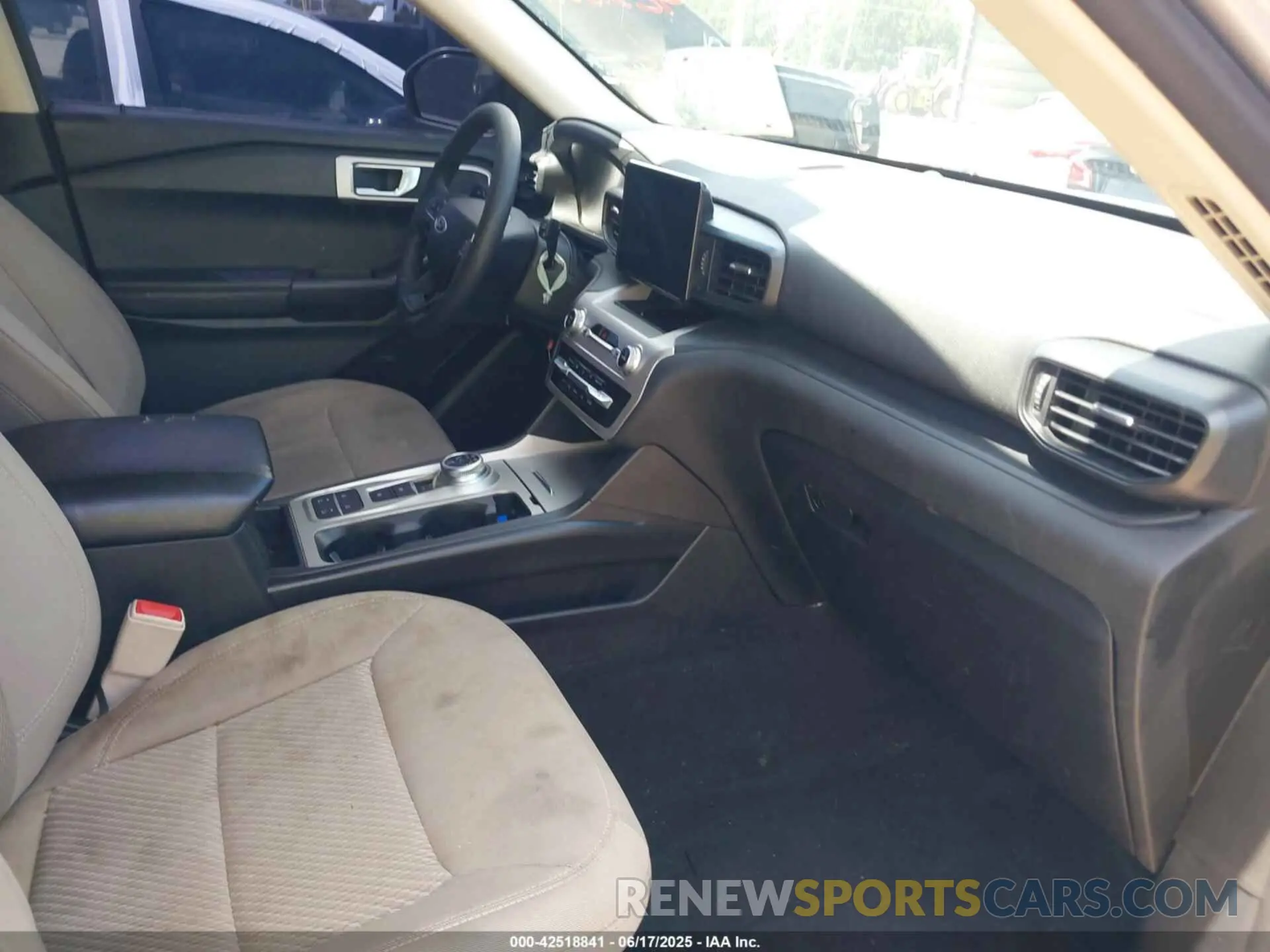 5 fotografías del automóvil dañado 1FMSK7BH1MGB20011 FORD EXPLORER 2021
