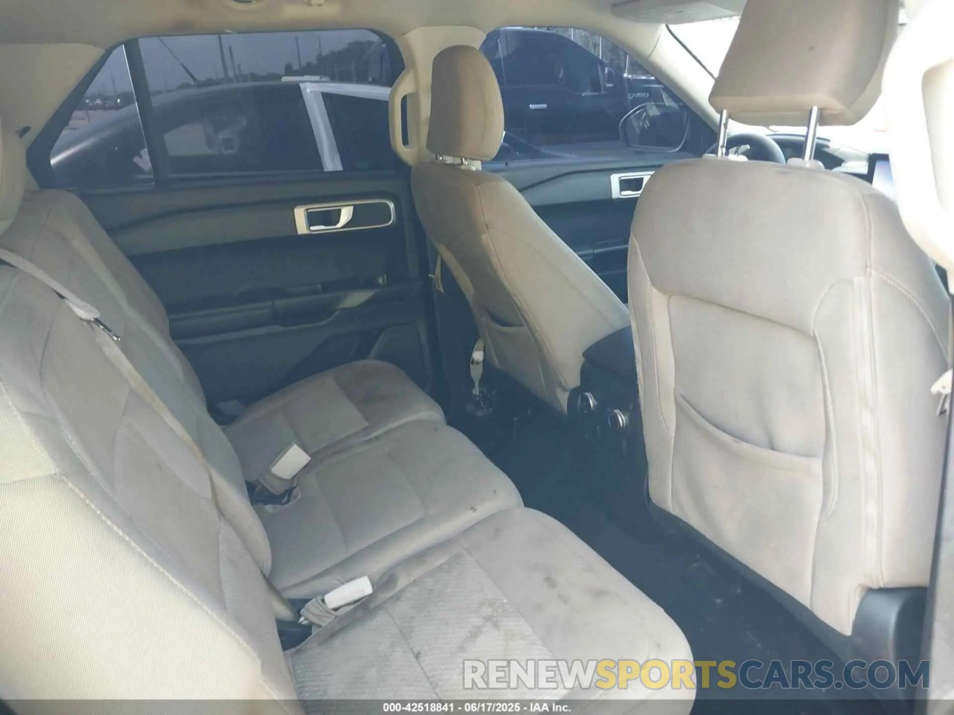 8 fotografías del automóvil dañado 1FMSK7BH1MGB20011 FORD EXPLORER 2021