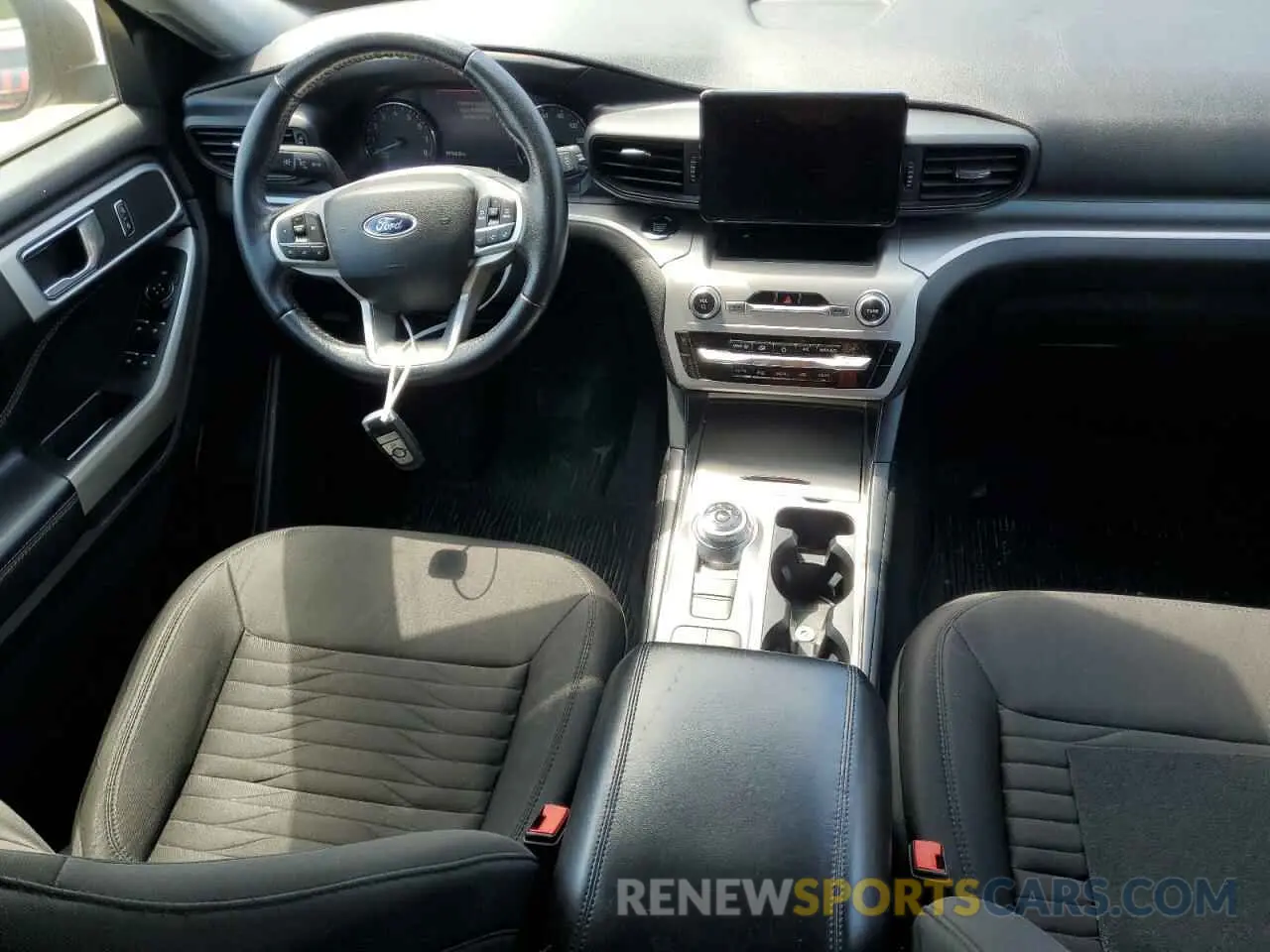 8 fotografías del automóvil dañado 1FMSK7DH3MGB85438 FORD EXPLORER 2021