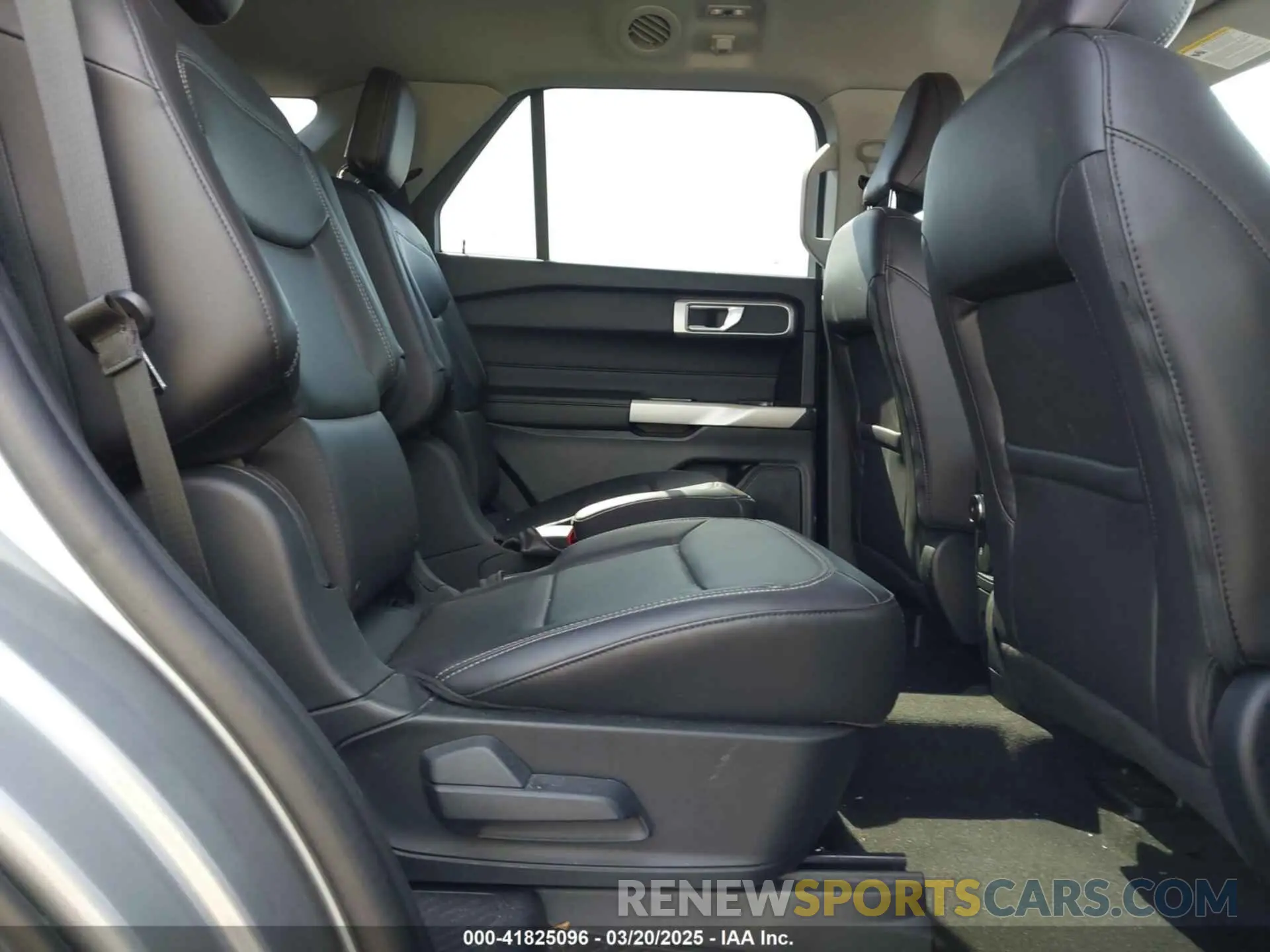 8 fotografías del automóvil dañado 1FMSK7DH2NGB64730 FORD EXPLORER 2022