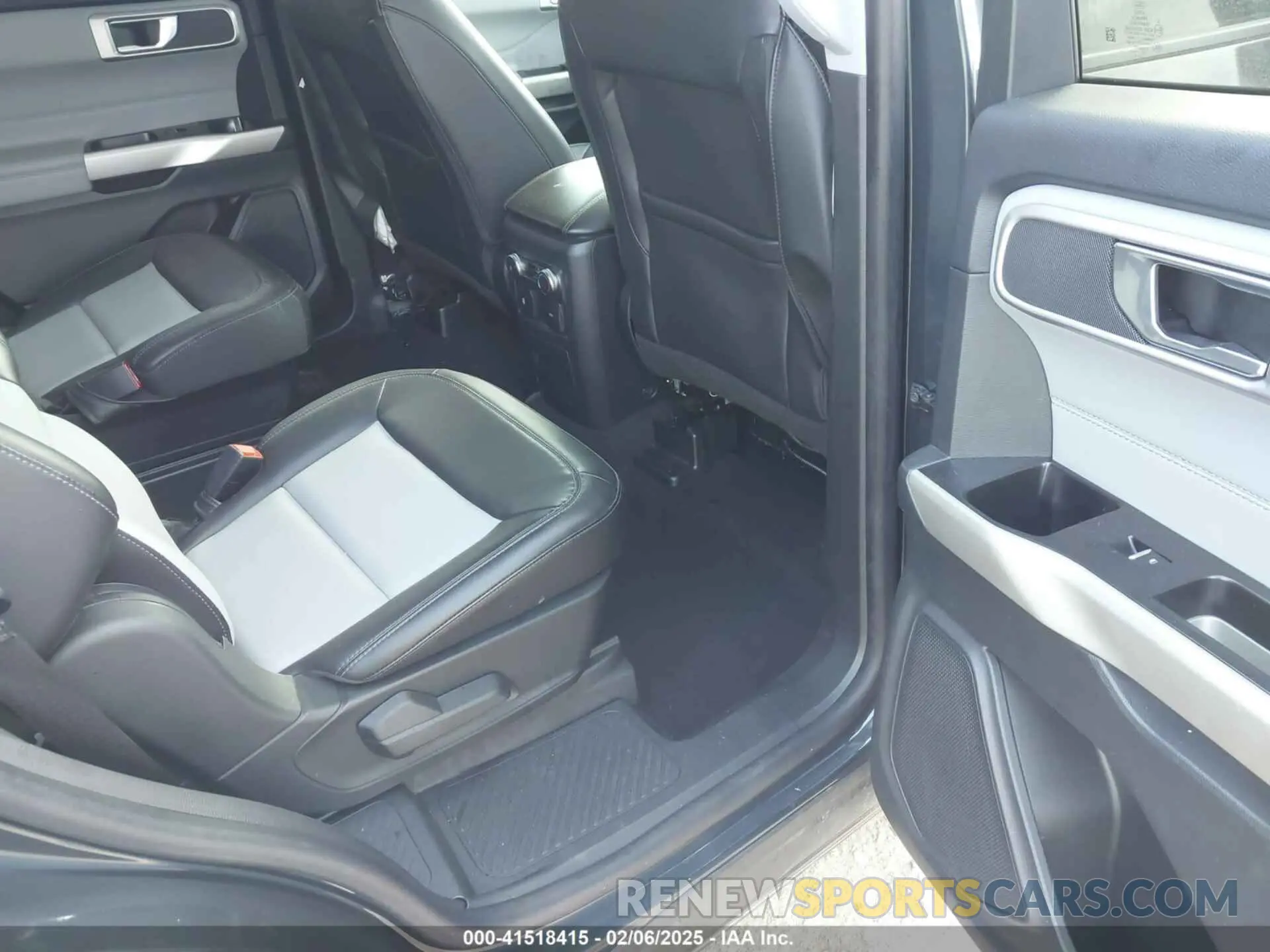 8 fotografías del automóvil dañado 1FMSK7DH3NGA14352 FORD EXPLORER 2022