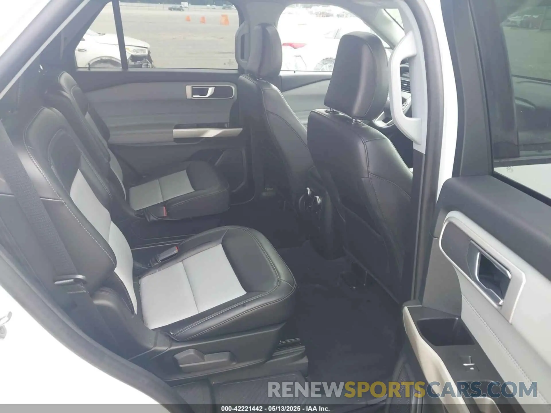 8 fotografías del automóvil dañado 1FMSK7DHXNGB35329 FORD EXPLORER 2022