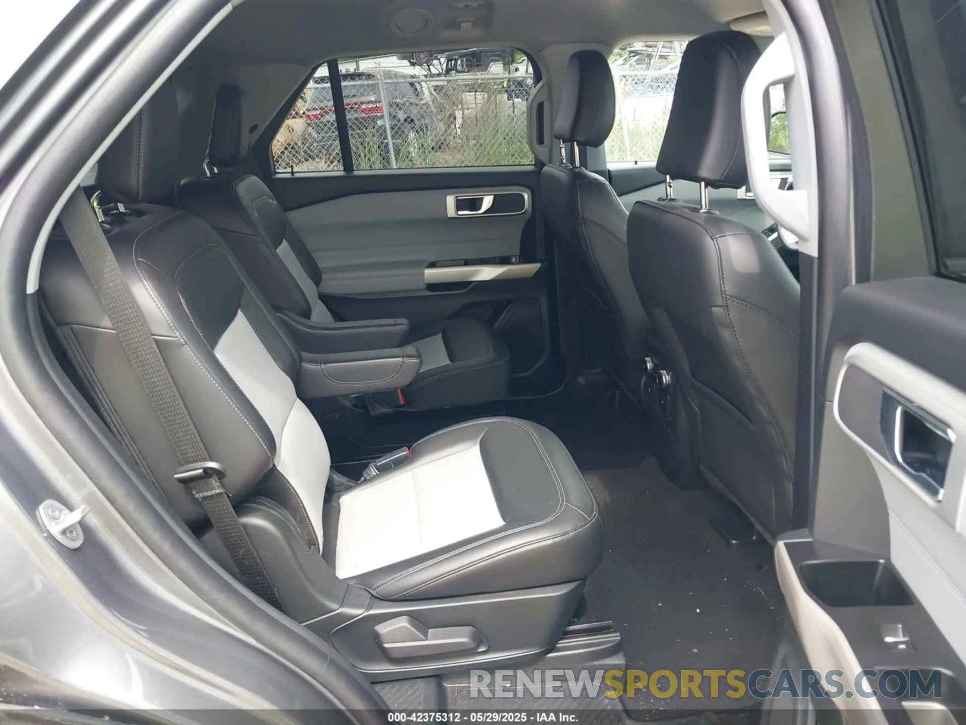 8 fotografías del automóvil dañado 1FMSK7DHXNGB36481 FORD EXPLORER 2022