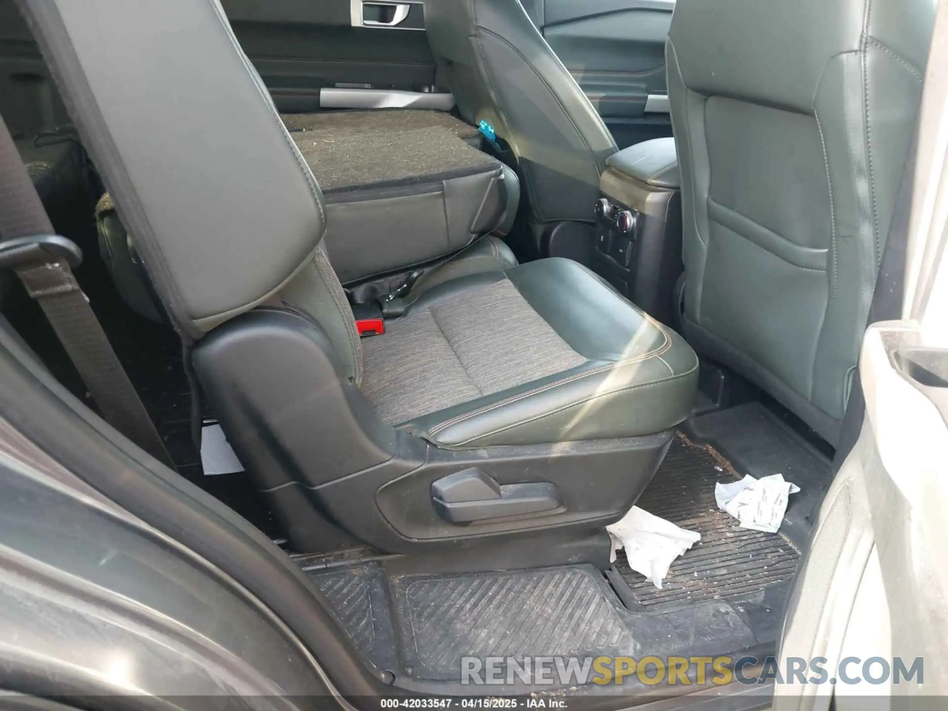 8 fotografías del automóvil dañado 1FMSK8JH9NGA34700 FORD EXPLORER 2022