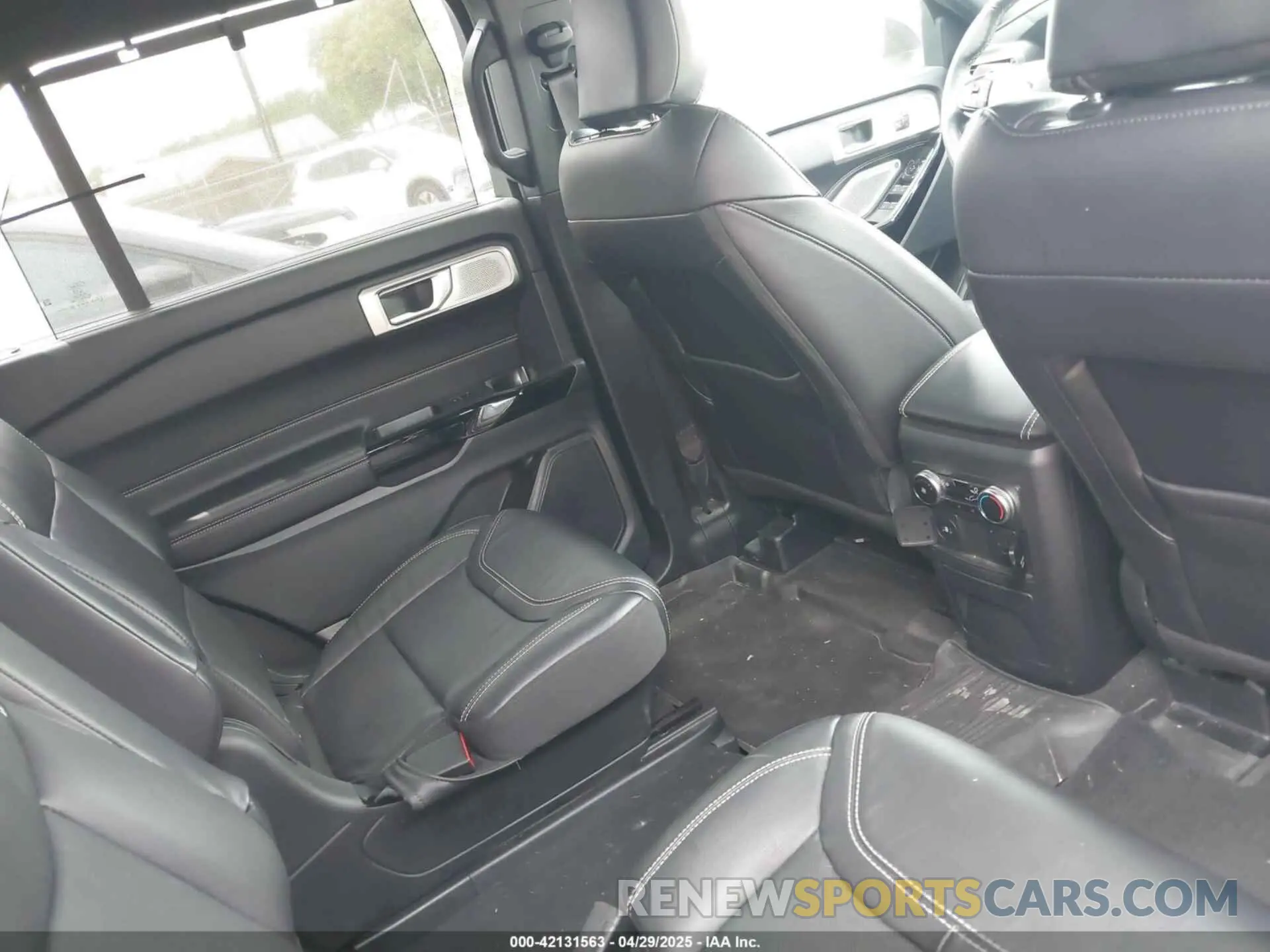8 fotografías del automóvil dañado 1FM5K8GC3PGC24813 FORD EXPLORER 2023