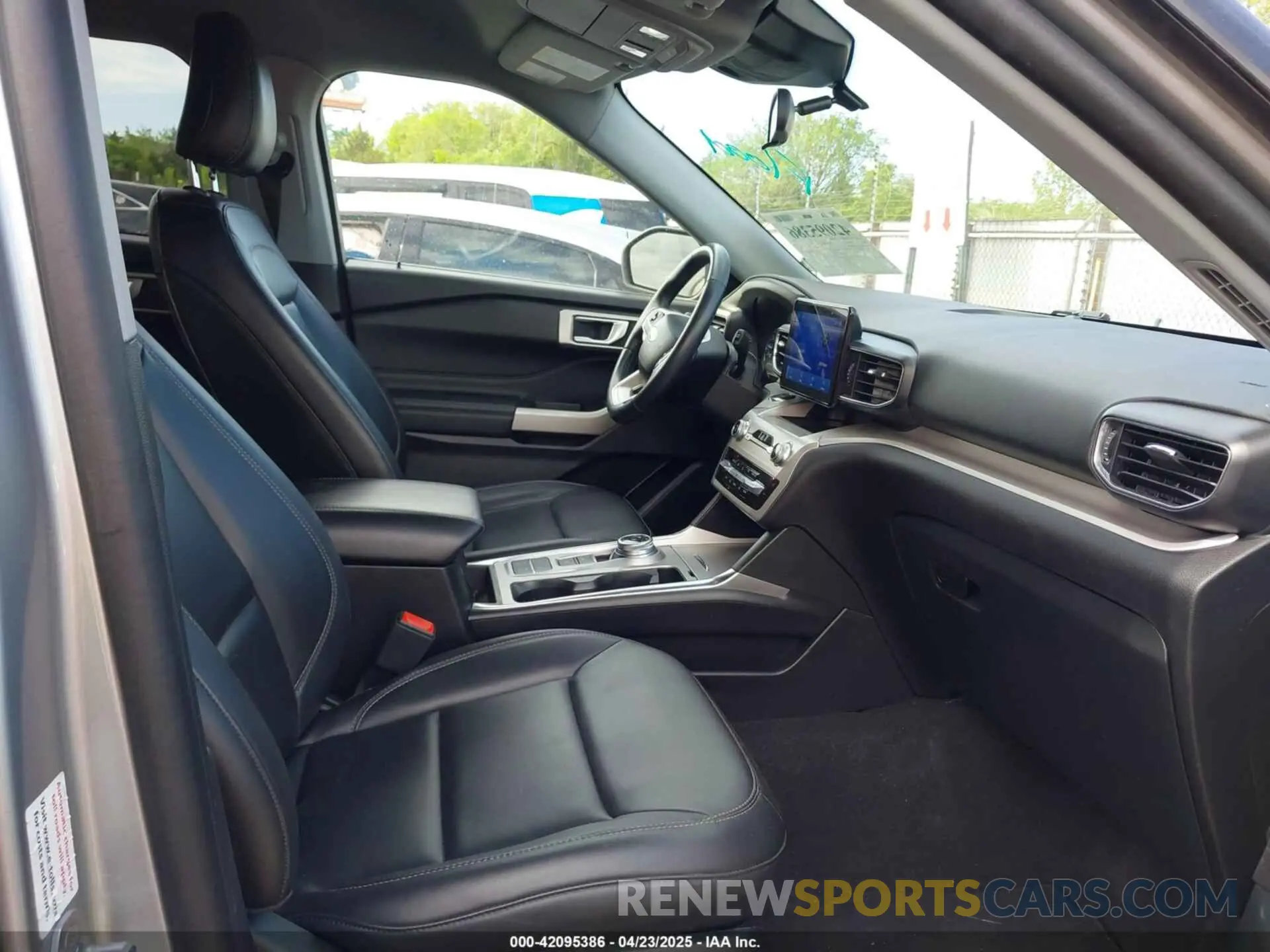 5 fotografías del automóvil dañado 1FMSK7DH0PGB17182 FORD EXPLORER 2023