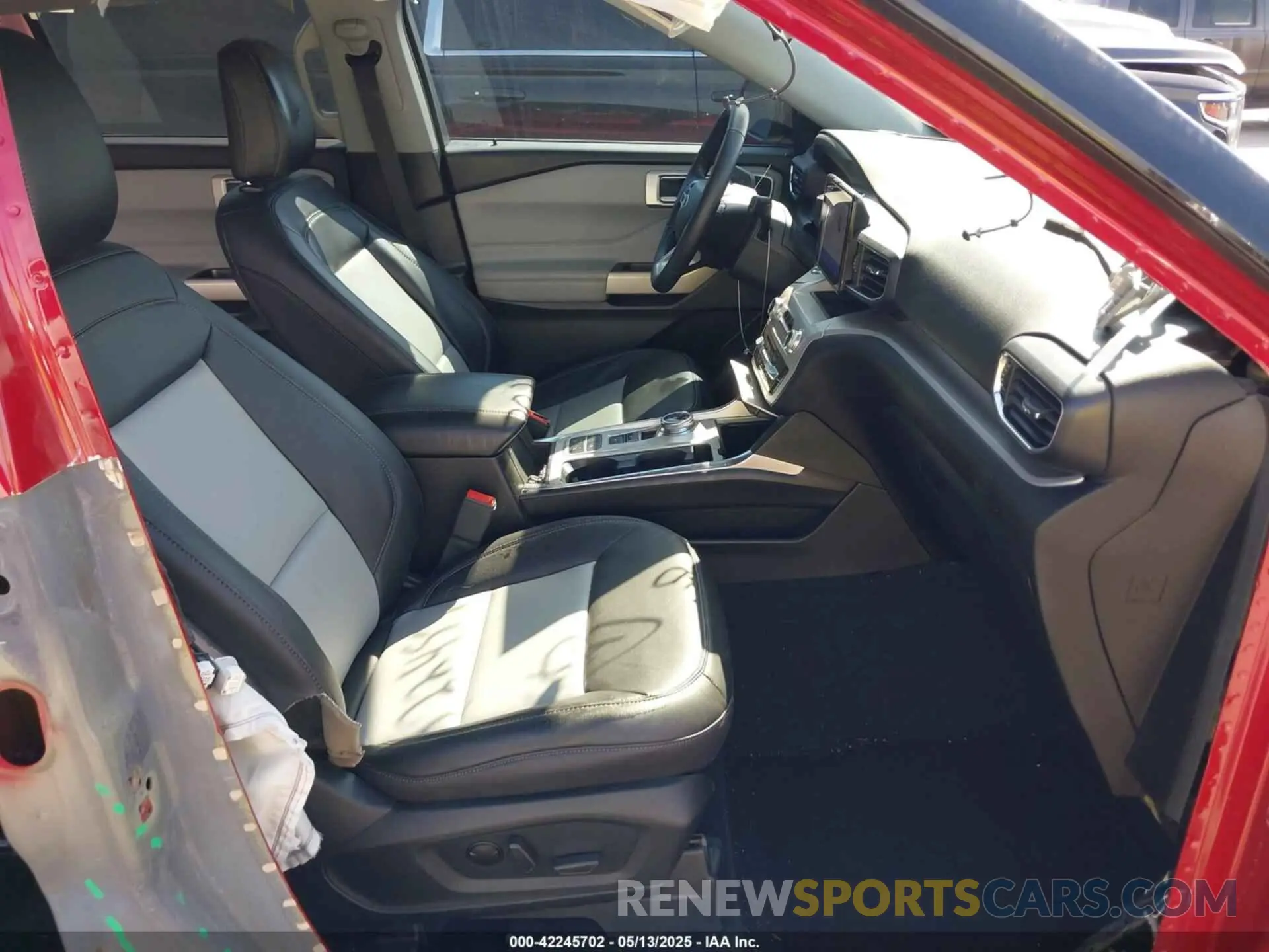 5 fotografías del automóvil dañado 1FMSK7DH1PGA48292 FORD EXPLORER 2023