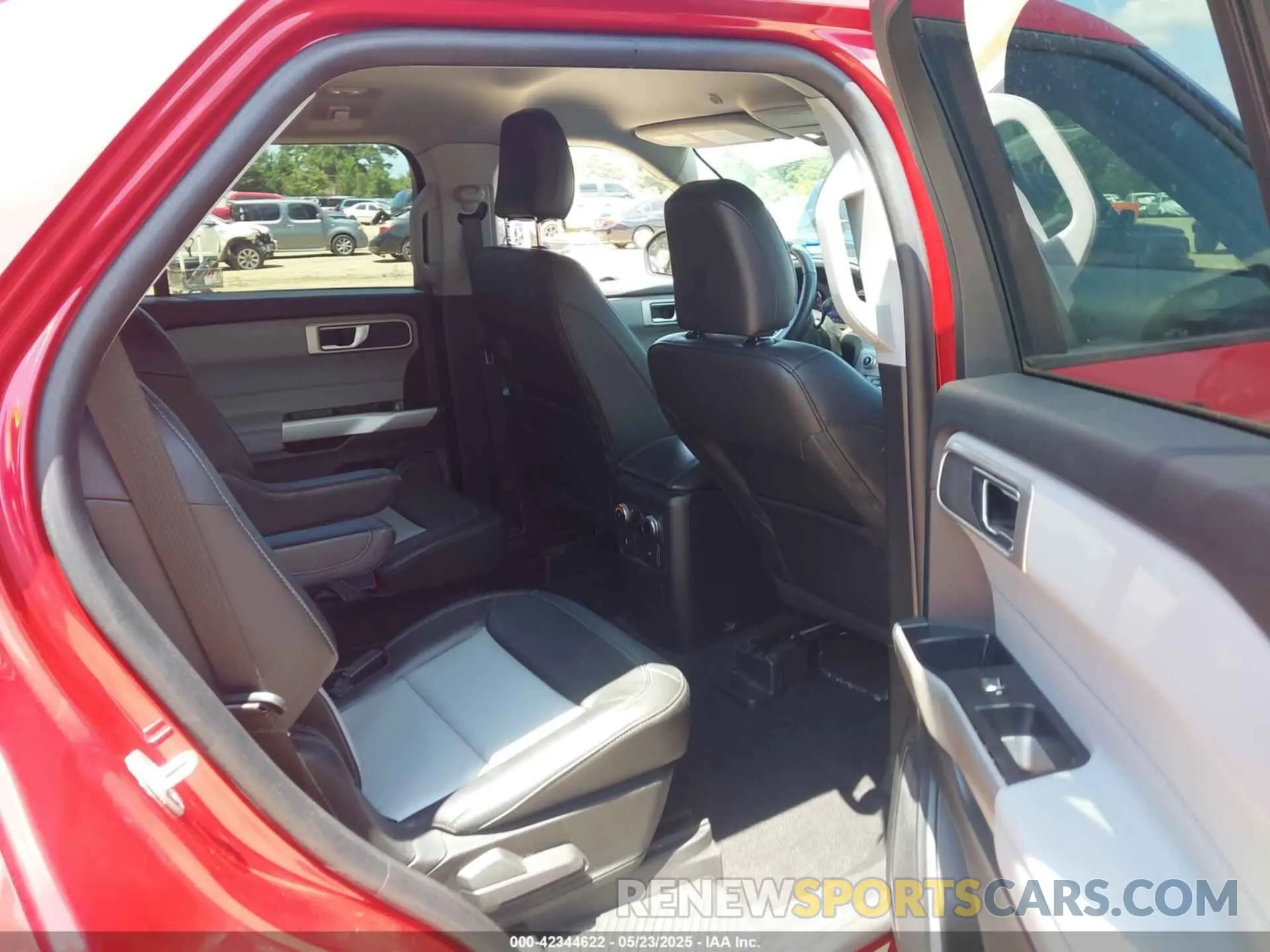 8 fotografías del automóvil dañado 1FMSK7DH4PGB34468 FORD EXPLORER 2023