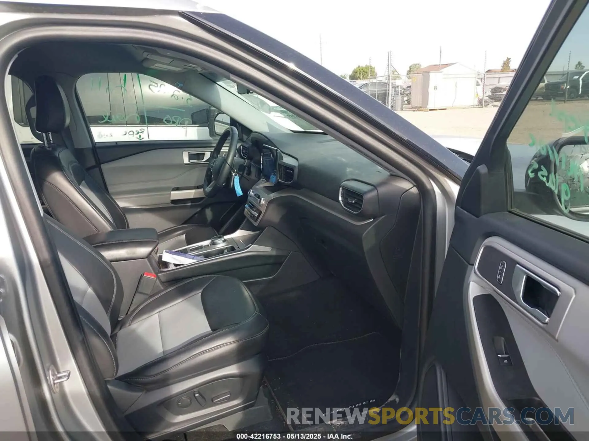5 fotografías del automóvil dañado 1FMSK7DH6PGC33132 FORD EXPLORER 2023