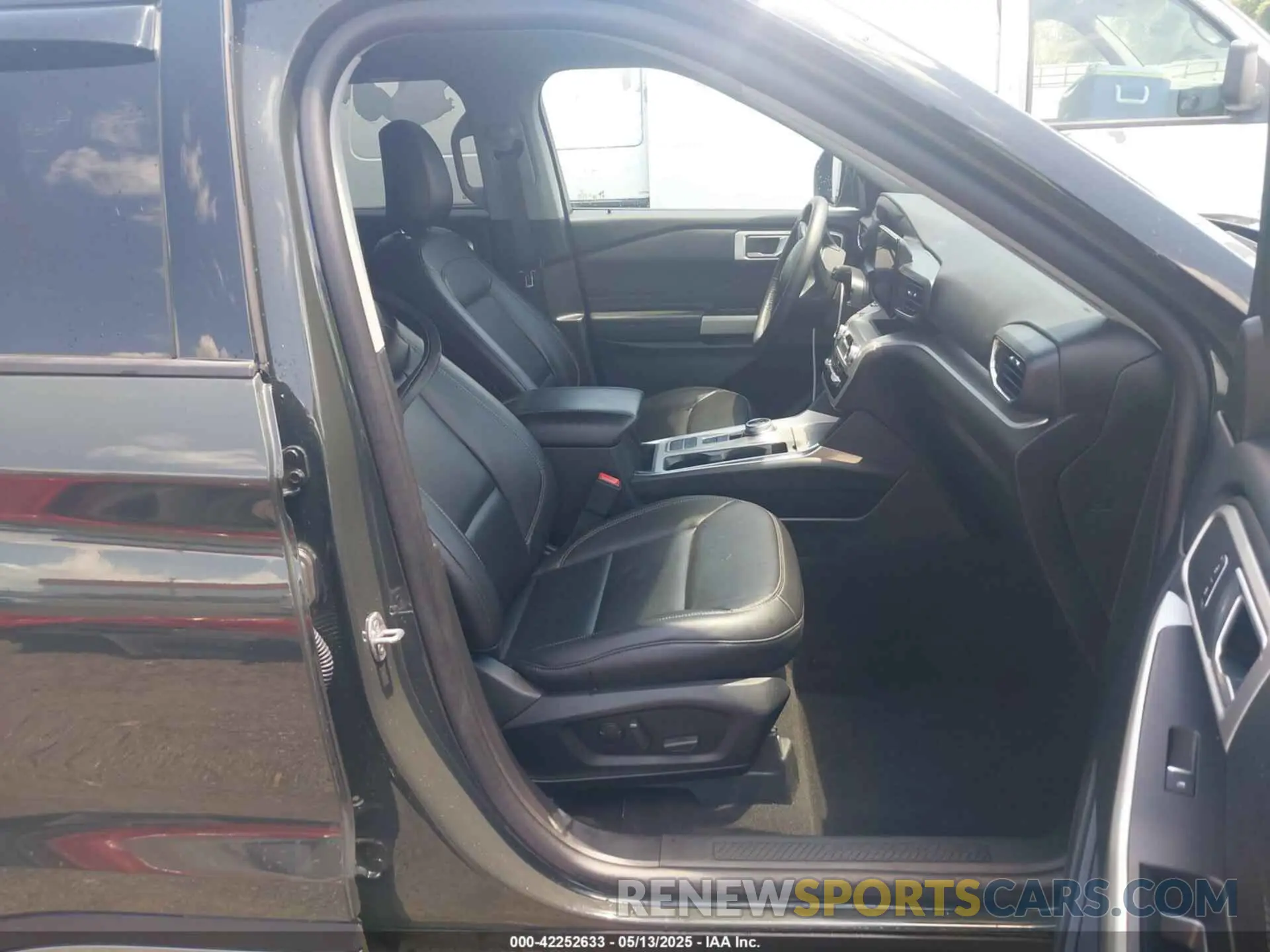 5 fotografías del automóvil dañado 1FMSK7DH7PGC37612 FORD EXPLORER 2023