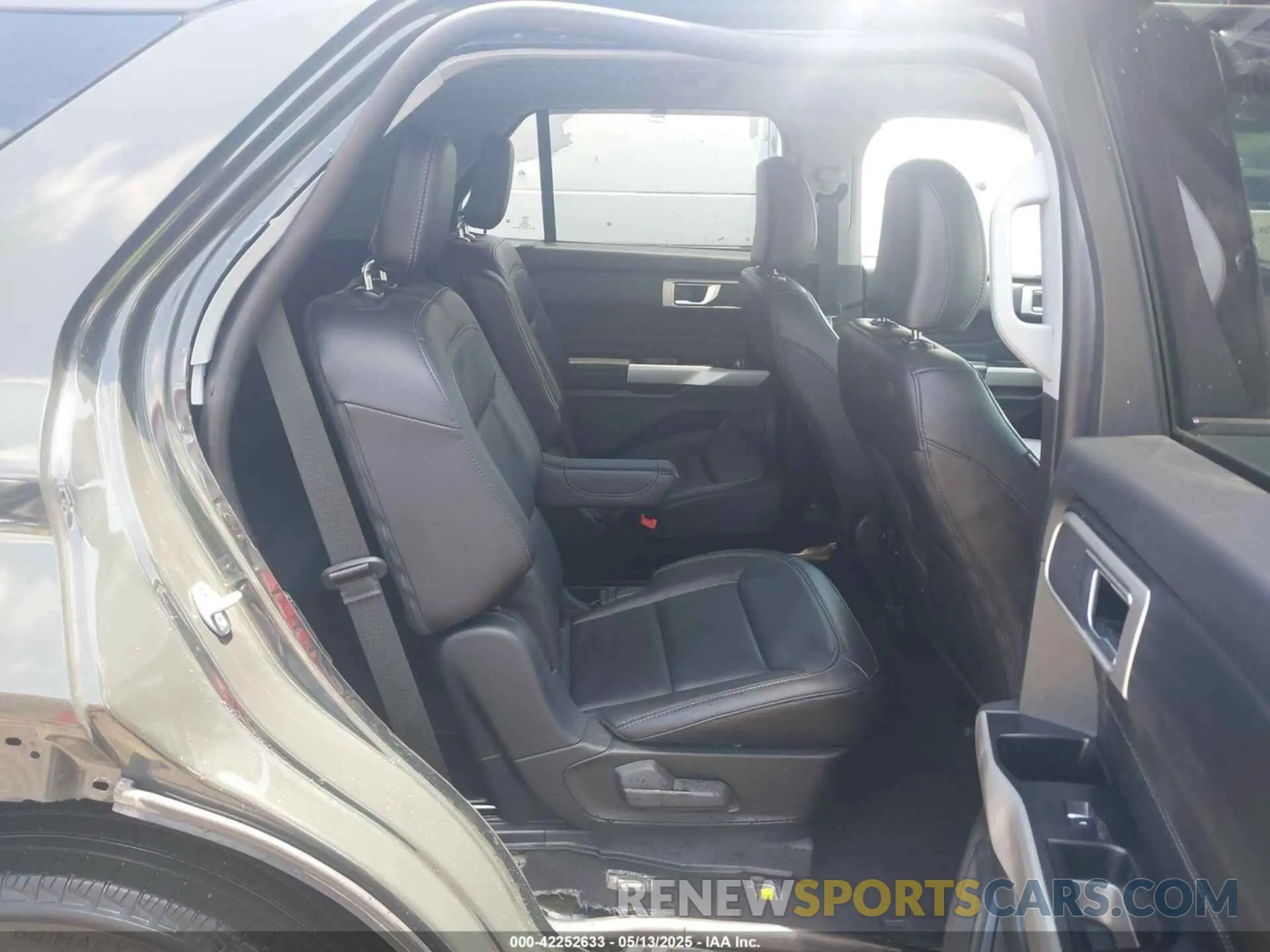 8 fotografías del automóvil dañado 1FMSK7DH7PGC37612 FORD EXPLORER 2023