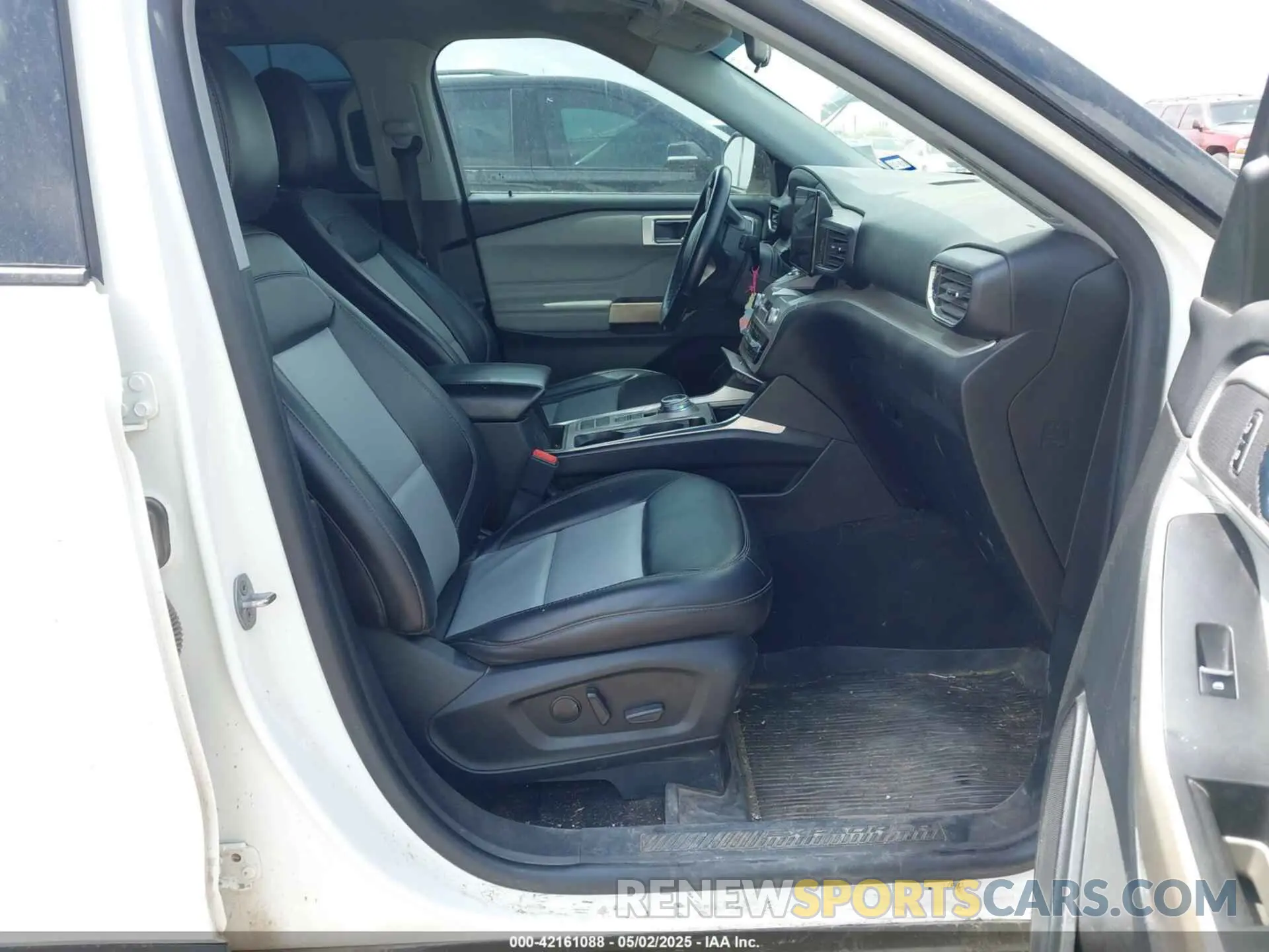 5 fotografías del automóvil dañado 1FMSK7DHXPGA50879 FORD EXPLORER 2023