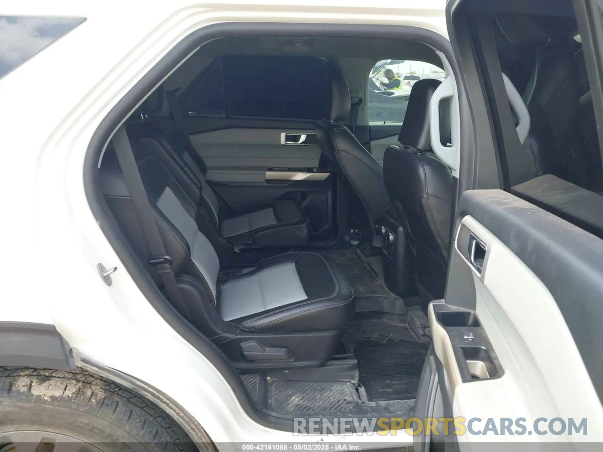 8 fotografías del automóvil dañado 1FMSK7DHXPGA50879 FORD EXPLORER 2023