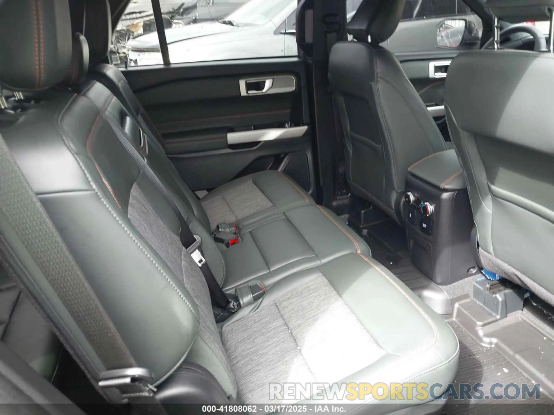 8 fotografías del automóvil dañado 1FMSK8JH4PGC24018 FORD EXPLORER 2023
