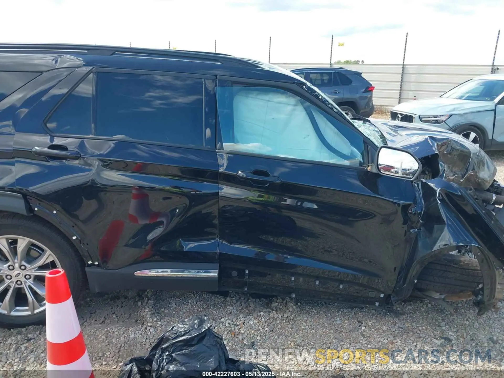 12 fotografías del automóvil dañado 1FMSK7DH0RGA83585 FORD EXPLORER 2024