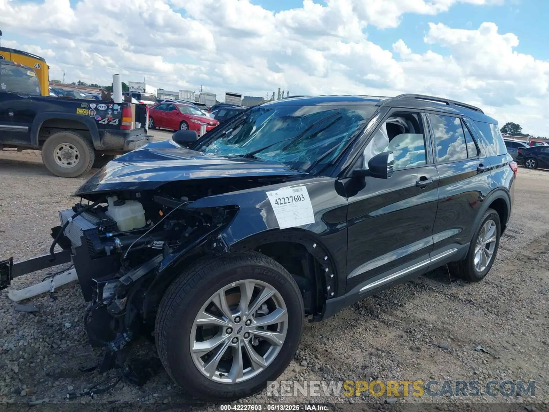 2 fotografías del automóvil dañado 1FMSK7DH0RGA83585 FORD EXPLORER 2024