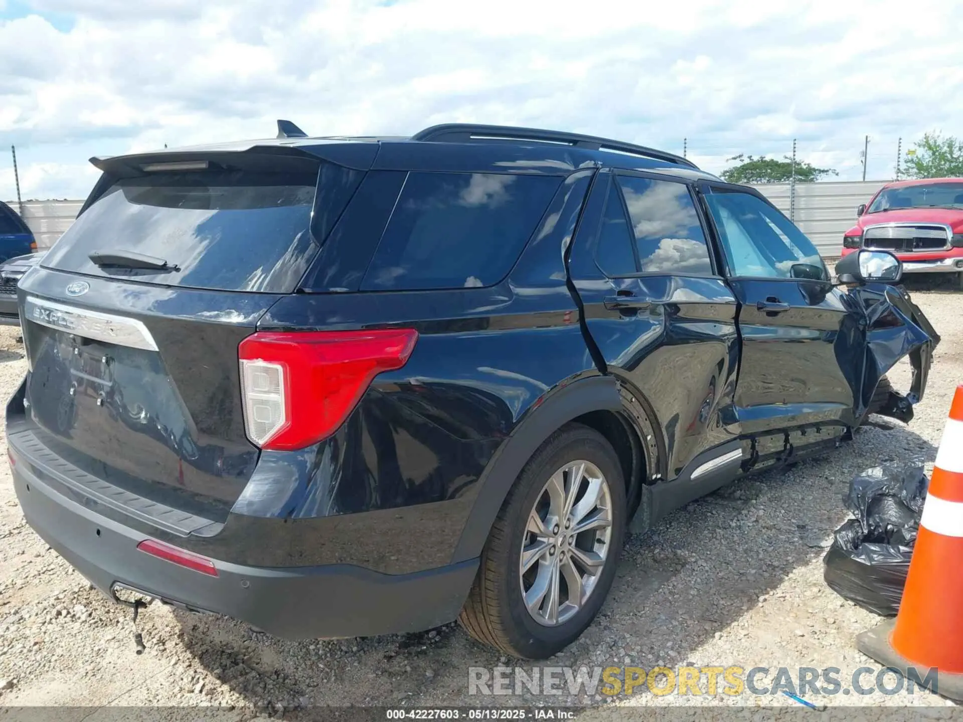 4 fotografías del automóvil dañado 1FMSK7DH0RGA83585 FORD EXPLORER 2024