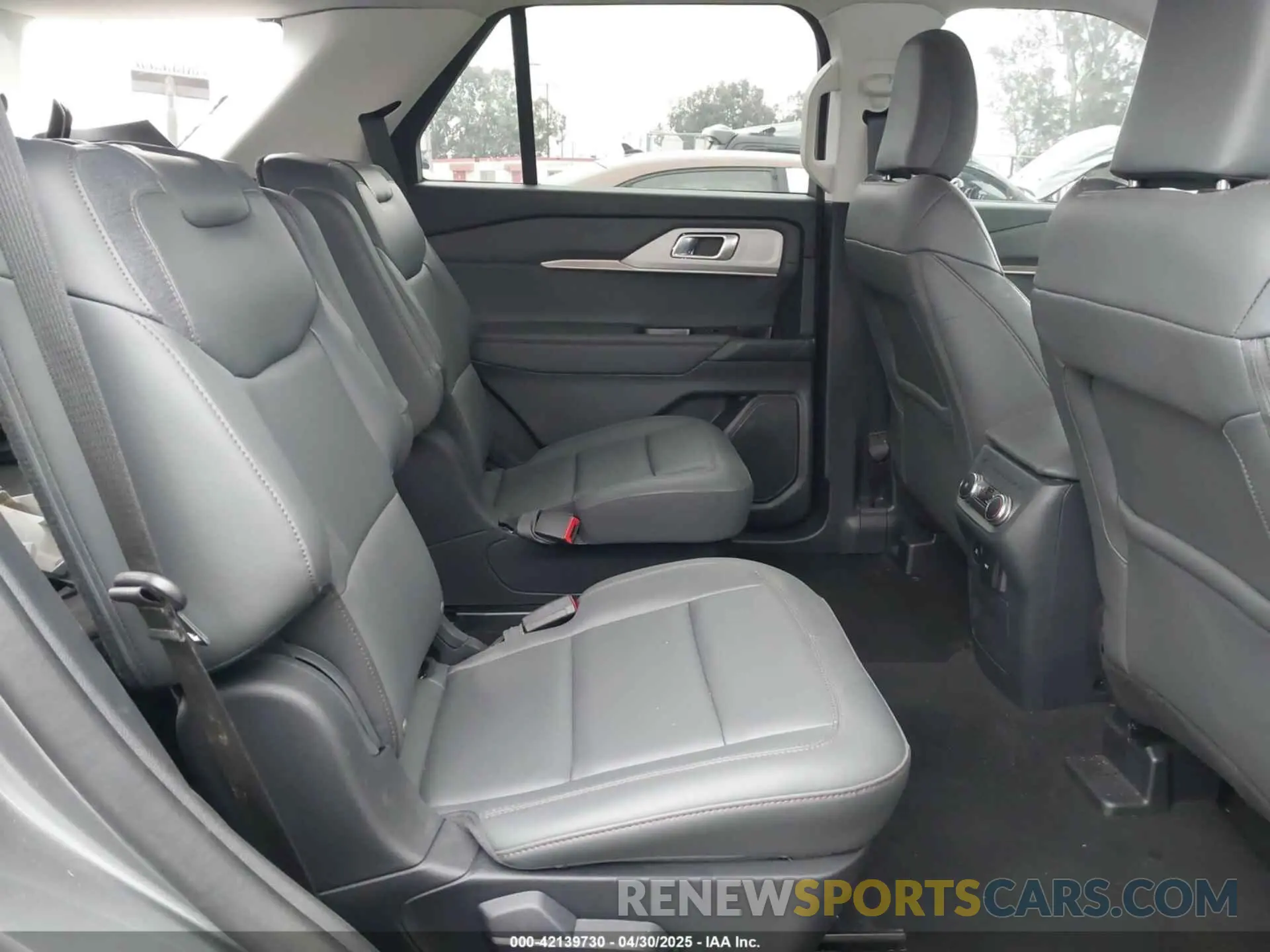 8 fotografías del automóvil dañado 1FMUK7DH0SGA27600 FORD EXPLORER 2025