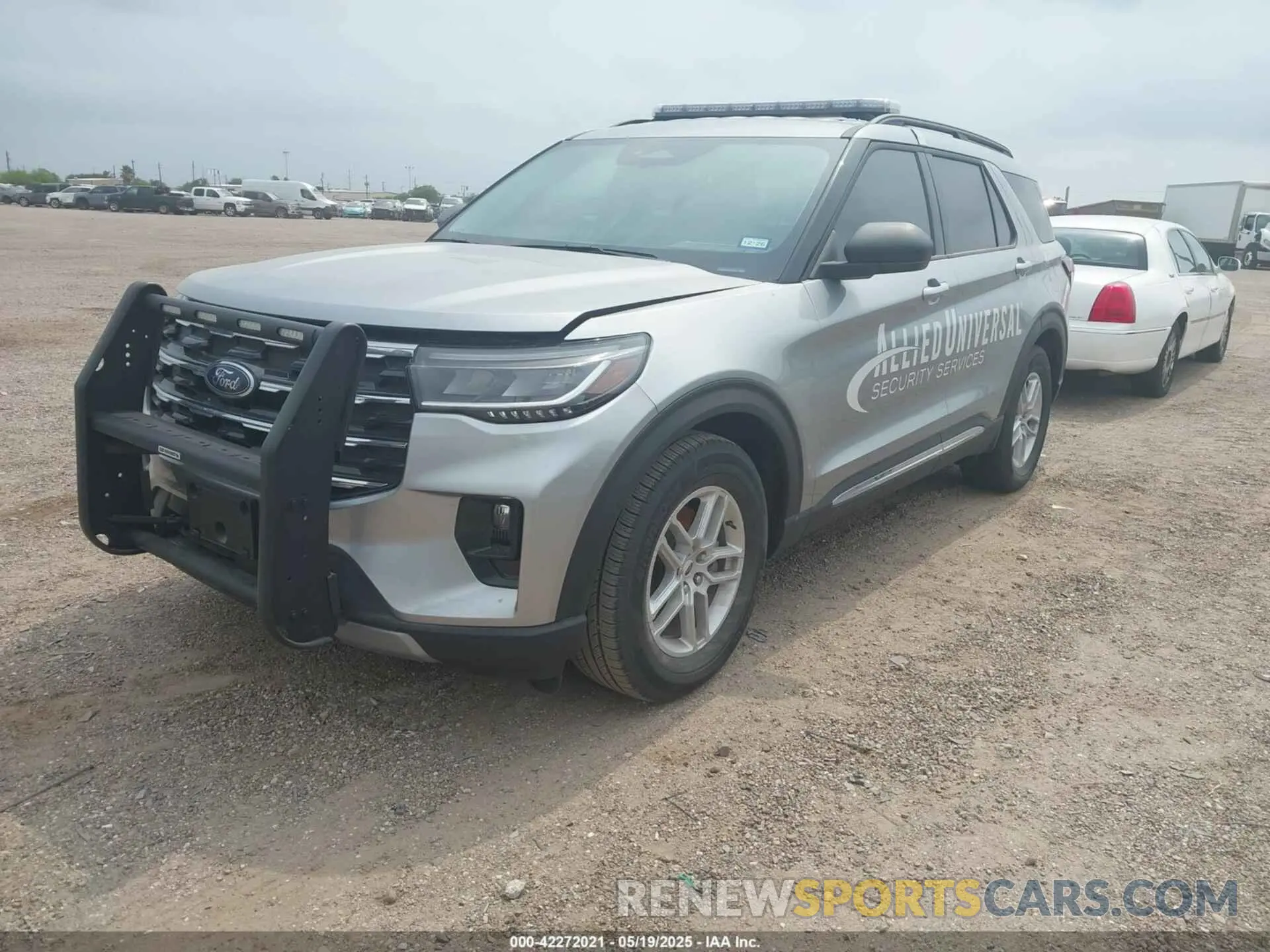 2 fotografías del automóvil dañado 1FMUK7DH3SGA36727 FORD EXPLORER 2025