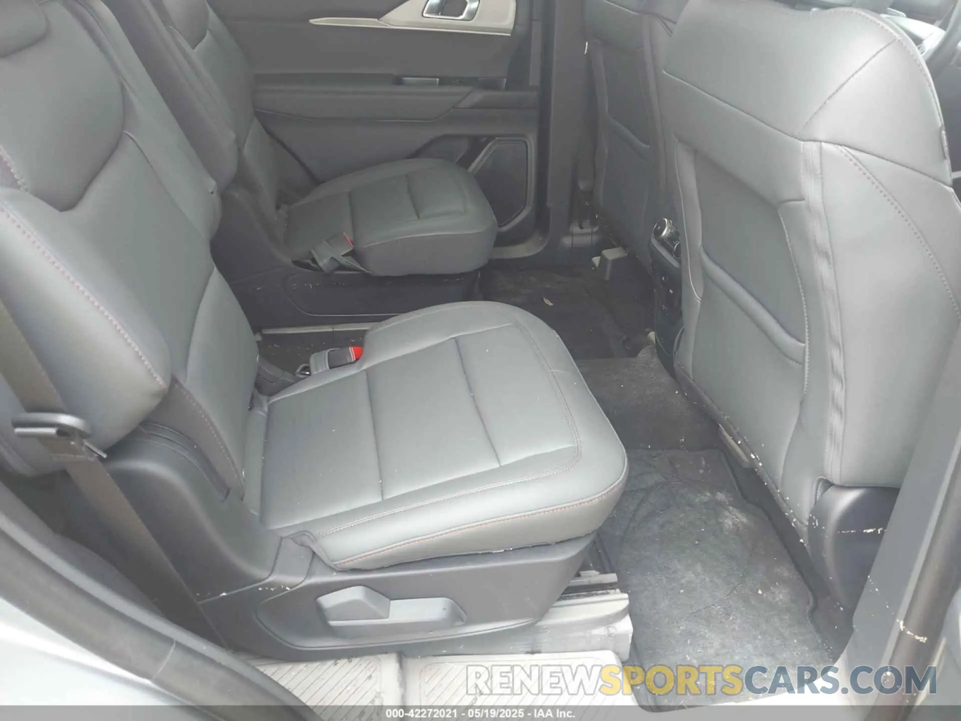 8 fotografías del automóvil dañado 1FMUK7DH3SGA36727 FORD EXPLORER 2025