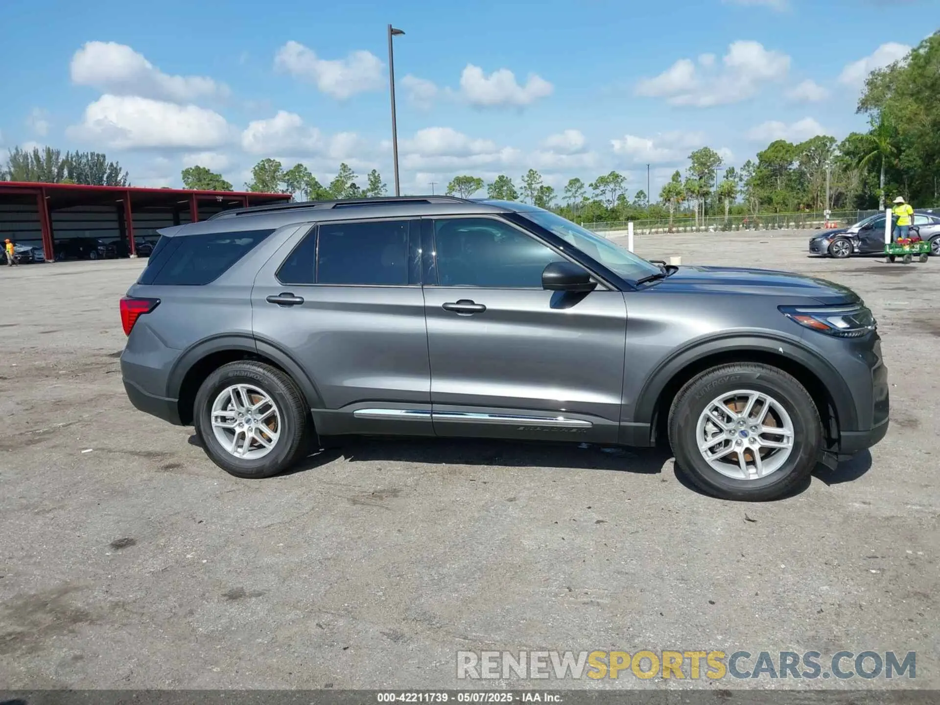 13 fotografías del automóvil dañado 1FMUK7DH7SGA49643 FORD EXPLORER 2025