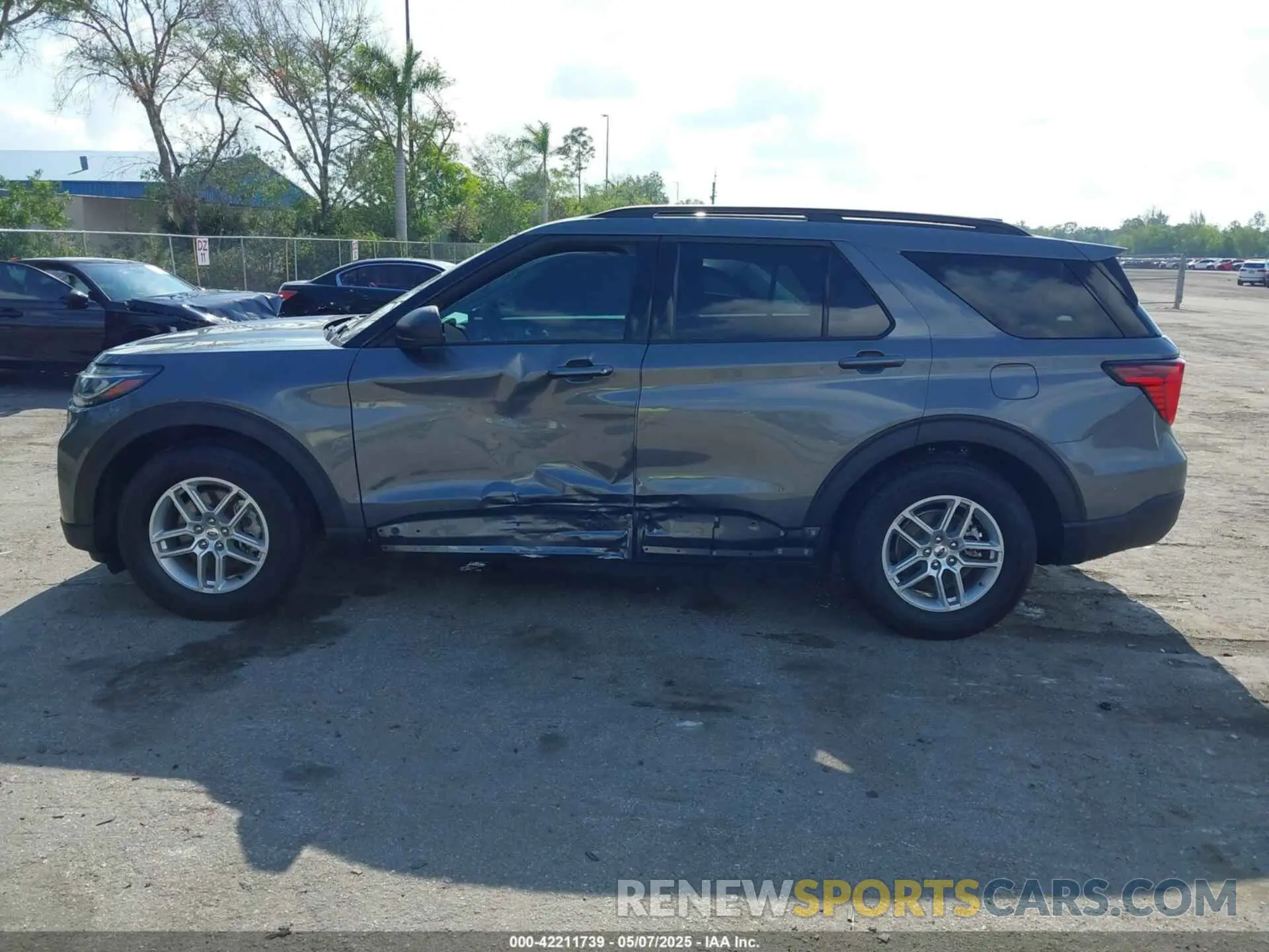 14 fotografías del automóvil dañado 1FMUK7DH7SGA49643 FORD EXPLORER 2025