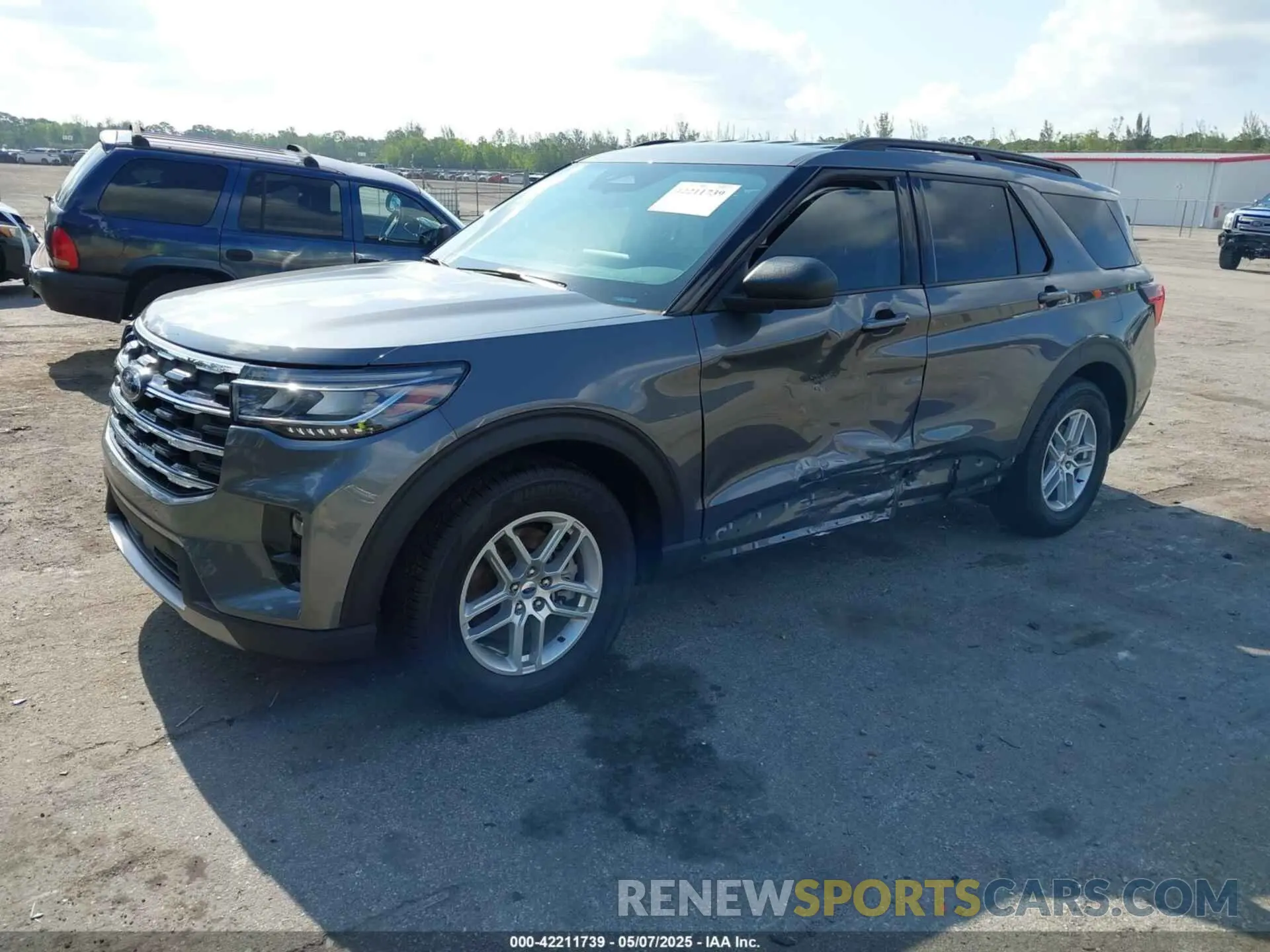 2 fotografías del automóvil dañado 1FMUK7DH7SGA49643 FORD EXPLORER 2025