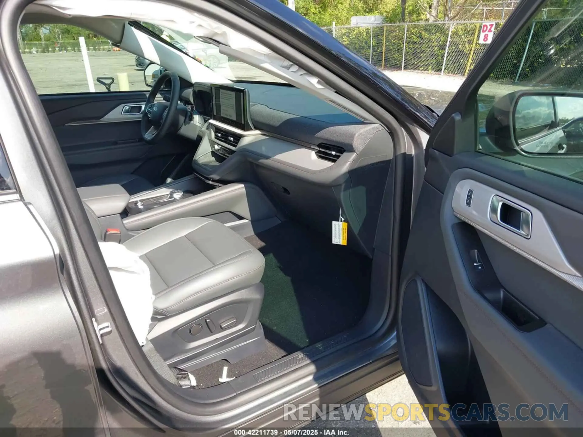 5 fotografías del automóvil dañado 1FMUK7DH7SGA49643 FORD EXPLORER 2025