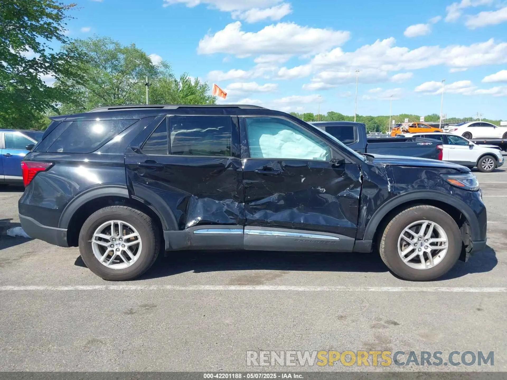 13 fotografías del automóvil dañado 1FMUK8DH0SGA20801 FORD EXPLORER 2025