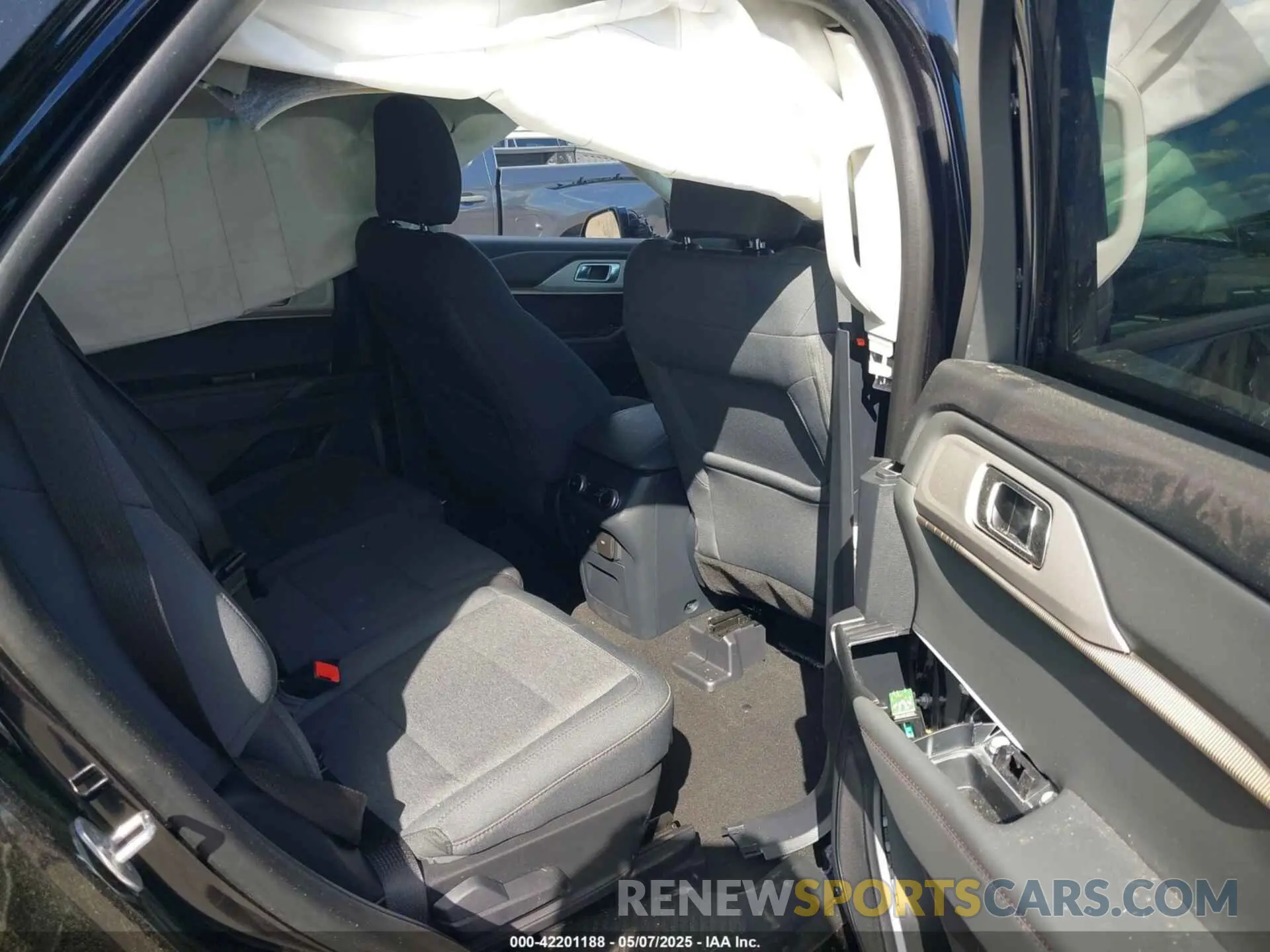 8 fotografías del automóvil dañado 1FMUK8DH0SGA20801 FORD EXPLORER 2025